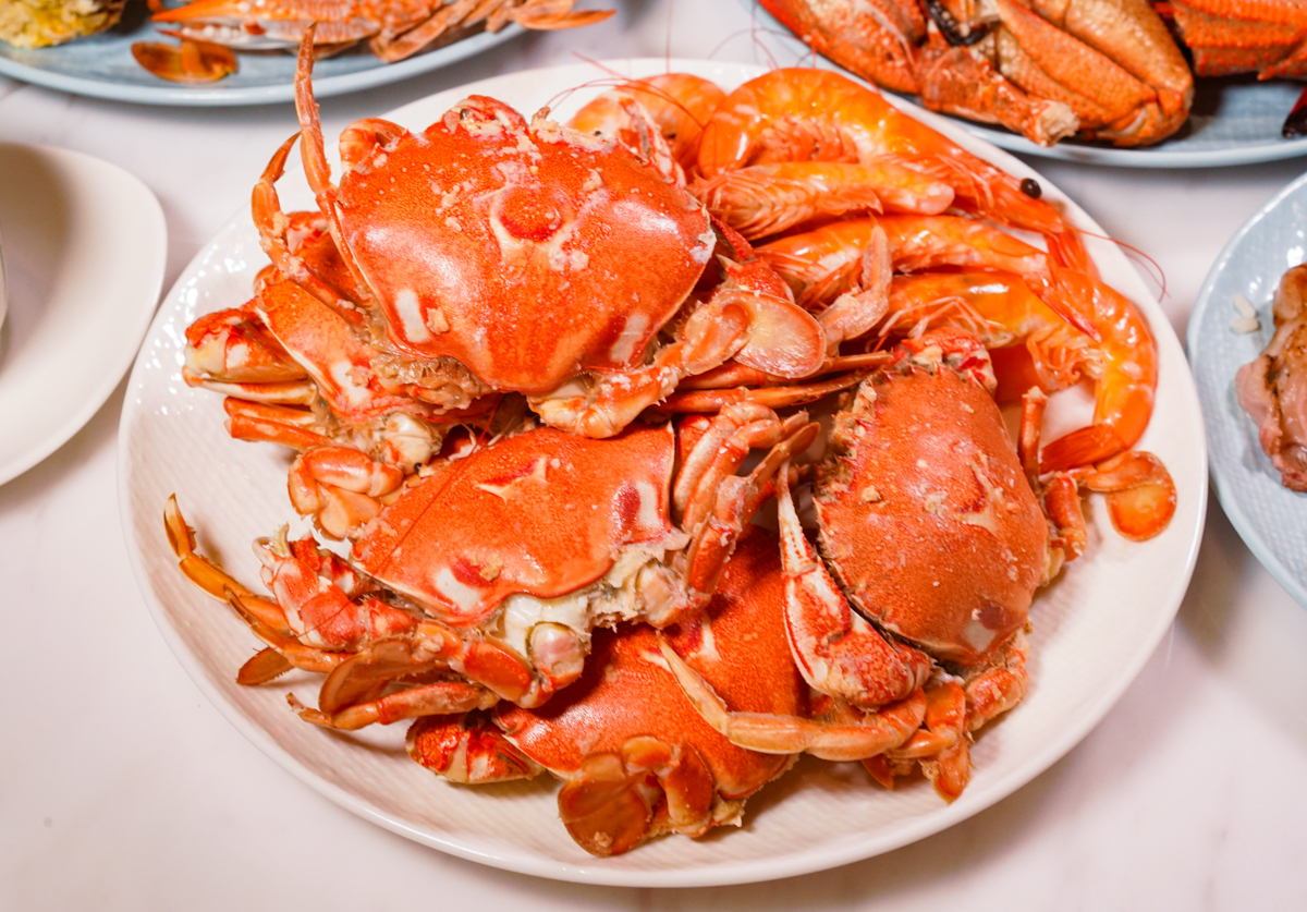 [高雄]高雄日航SERENA全日餐廳-高雄自助餐秋冬吃蟹第一選擇!有爆蛋紅蟳的螃蟹山! @美食好芃友（芃芃）