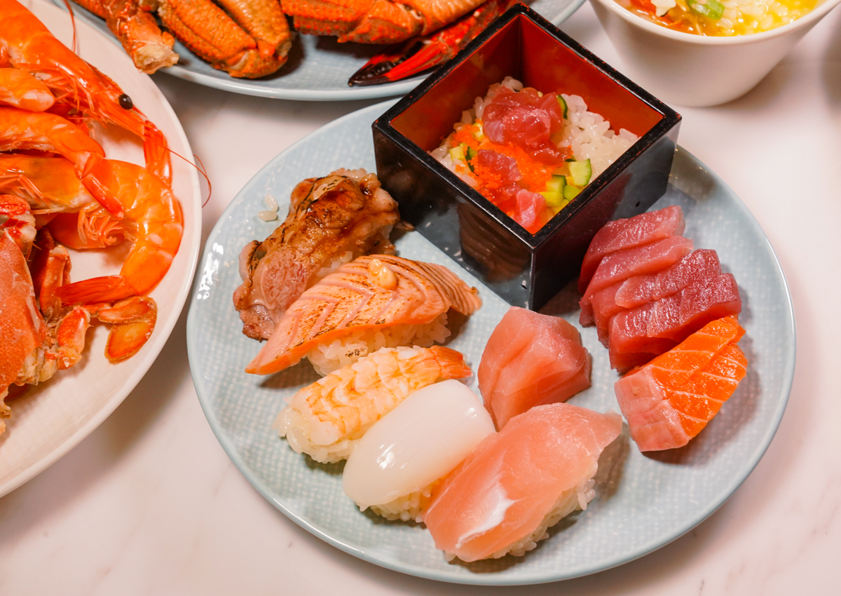 [高雄]高雄日航SERENA全日餐廳-高雄自助餐秋冬吃蟹第一選擇!有爆蛋紅蟳的螃蟹山! @美食好芃友（芃芃）