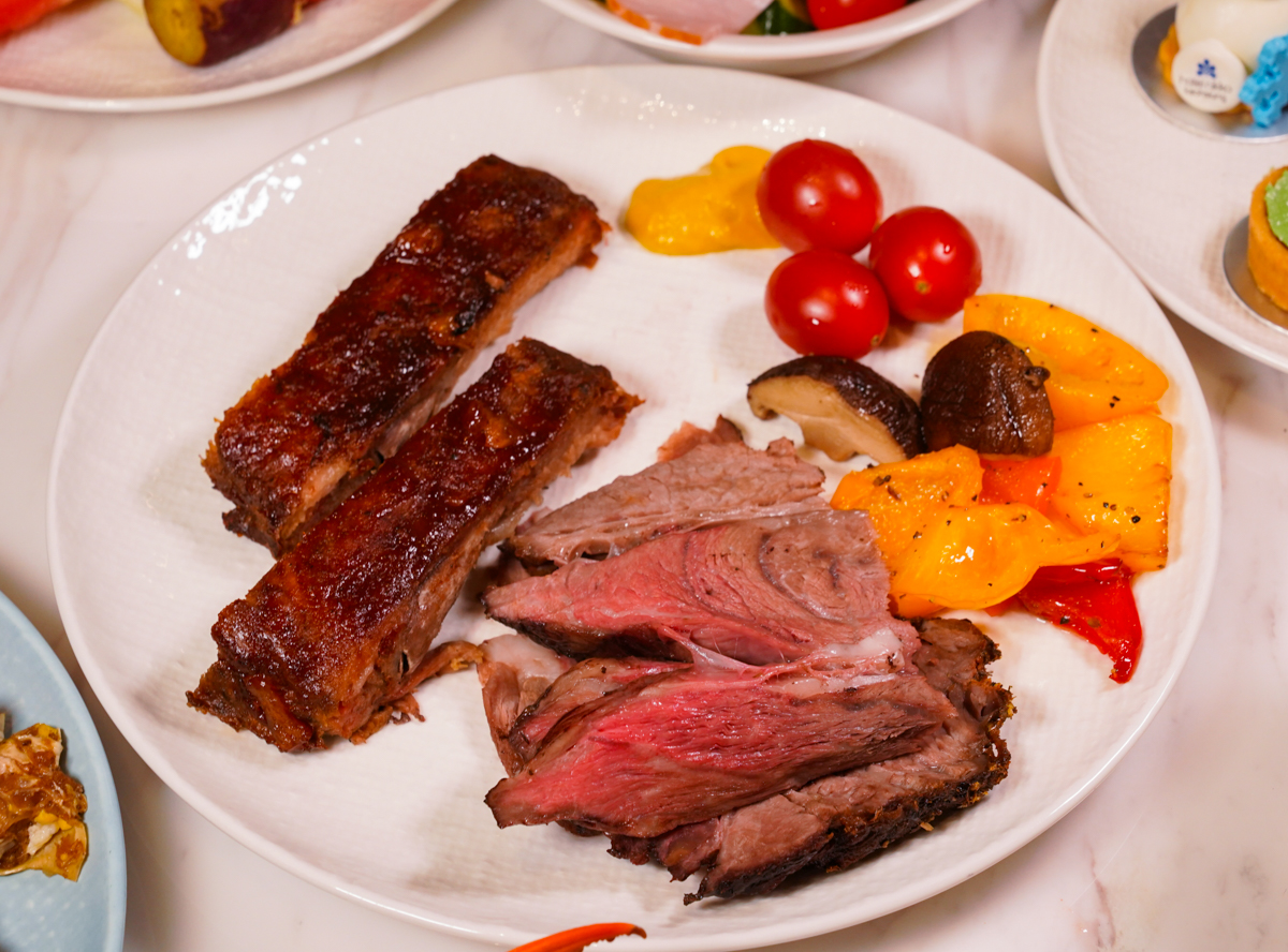 [高雄]高雄日航SERENA全日餐廳-高雄自助餐秋冬吃蟹第一選擇!有爆蛋紅蟳的螃蟹山! @美食好芃友（芃芃）