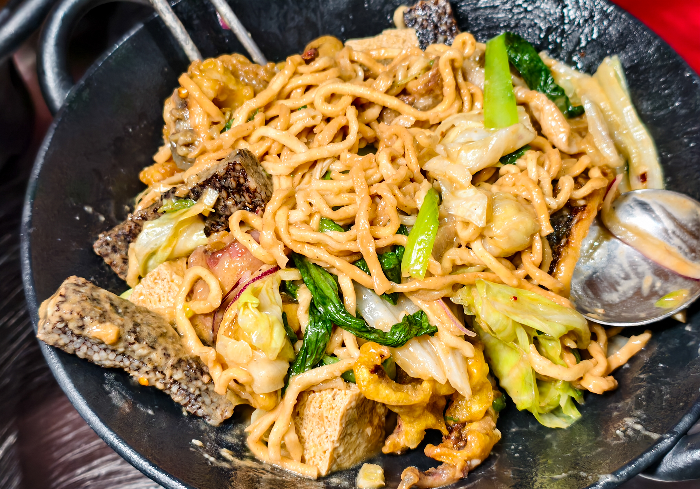 [高雄]燃燃極燒乾鍋-高雄三民區人氣美食晚餐宵夜! 乾鍋有整片雞排和炸魷魚~還可以內用超素西 @美食好芃友（芃芃）