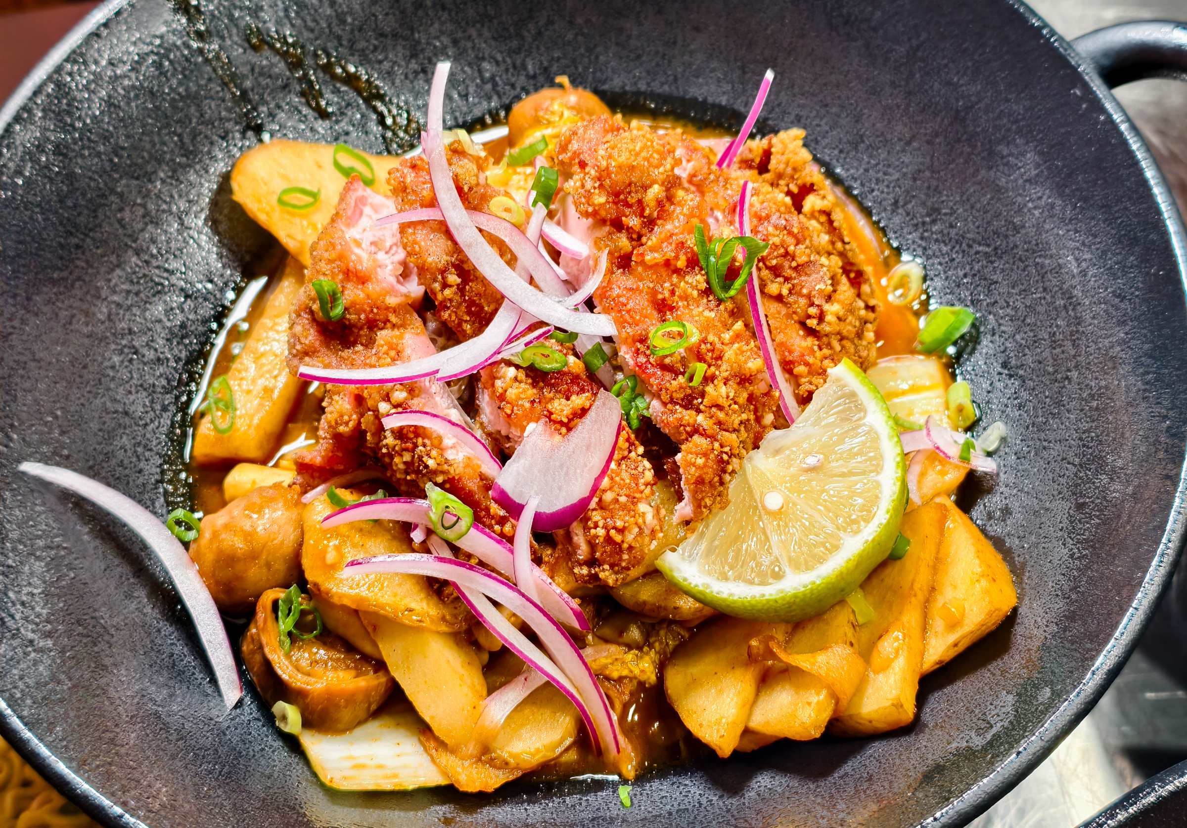 [高雄]燃燃極燒乾鍋-高雄三民區人氣美食晚餐宵夜! 乾鍋有整片雞排和炸魷魚~還可以內用超素西 @美食好芃友（芃芃）