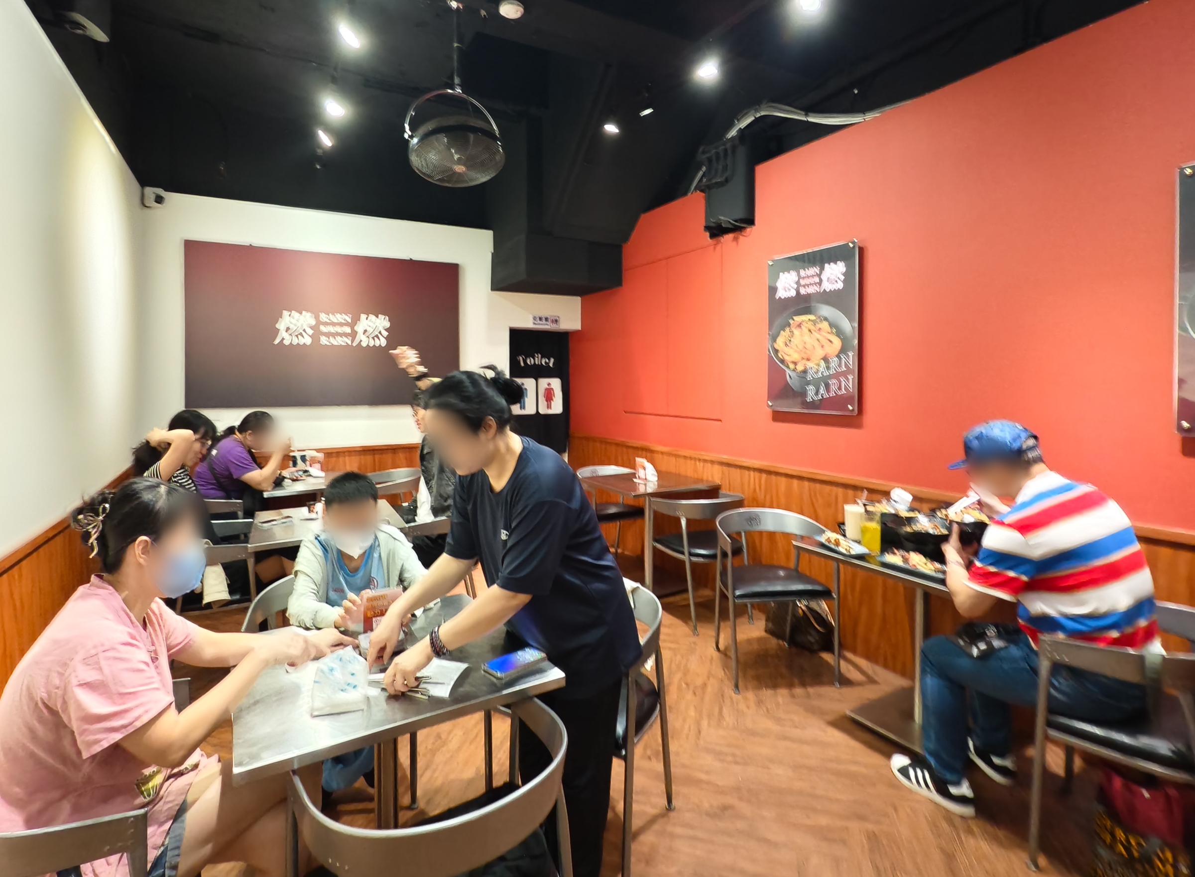 [高雄]燃燃極燒乾鍋-高雄三民區人氣美食晚餐宵夜! 乾鍋有整片雞排和炸魷魚~還可以內用超素西 @美食好芃友（芃芃）