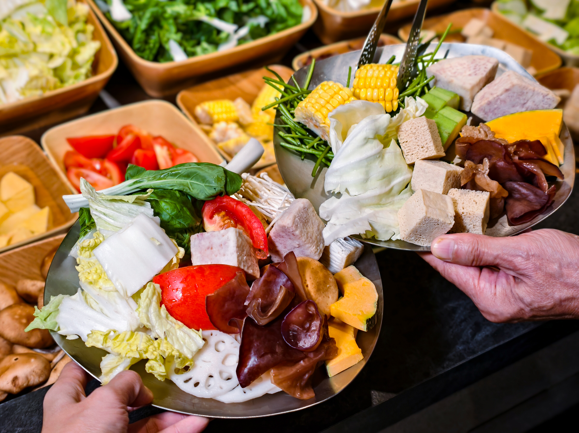 [高雄]無同麻辣鍋物-聚梧桐升級2.0!新堀江質感麻辣火鍋~必吃椒麻牛奶鍋、奶油蒜蝦鮭魚卵雜炊 @美食好芃友（芃芃）