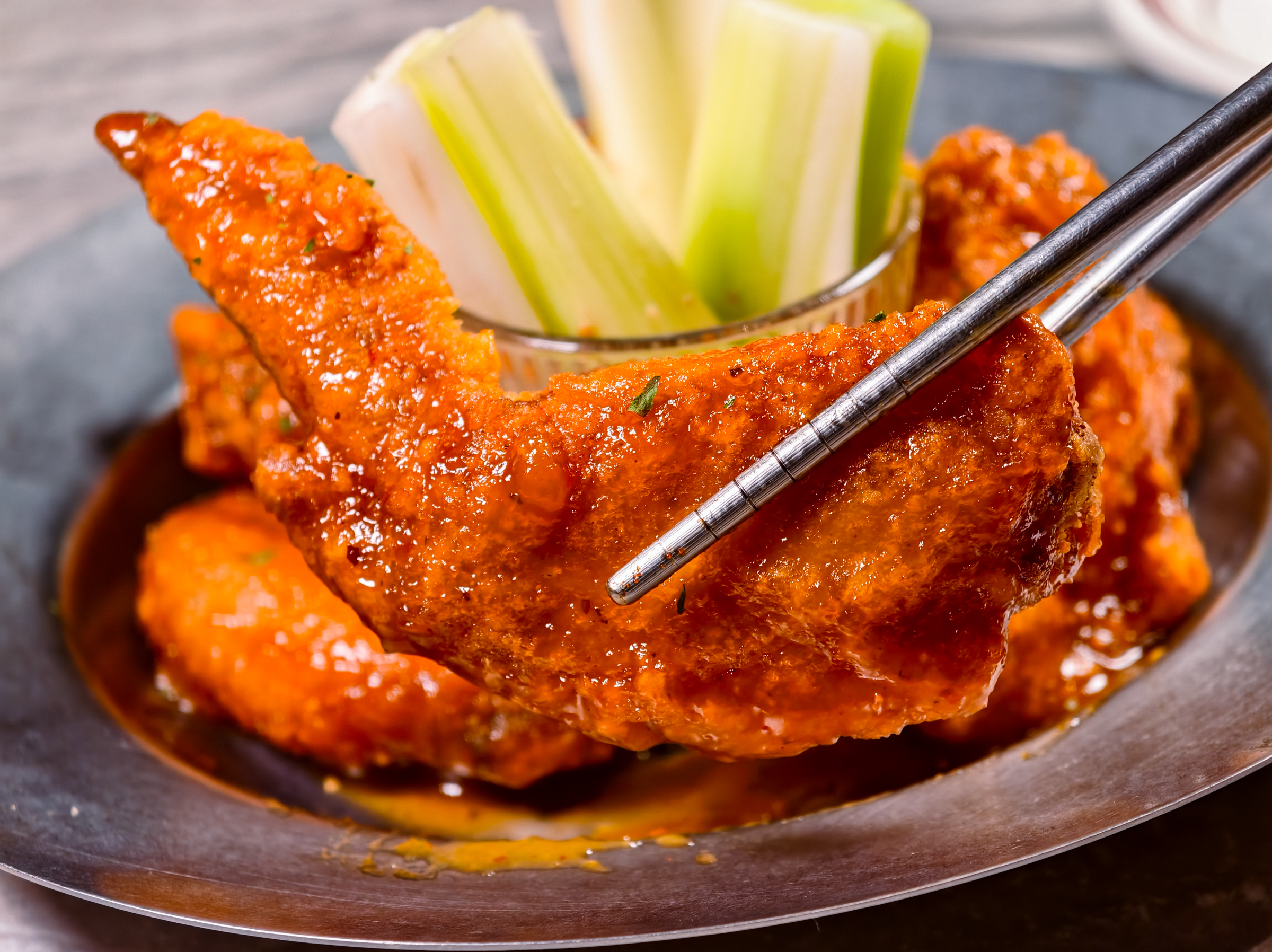 [高雄]無同麻辣鍋物-聚梧桐升級2.0!新堀江質感麻辣火鍋~必吃椒麻牛奶鍋、奶油蒜蝦鮭魚卵雜炊 @美食好芃友（芃芃）