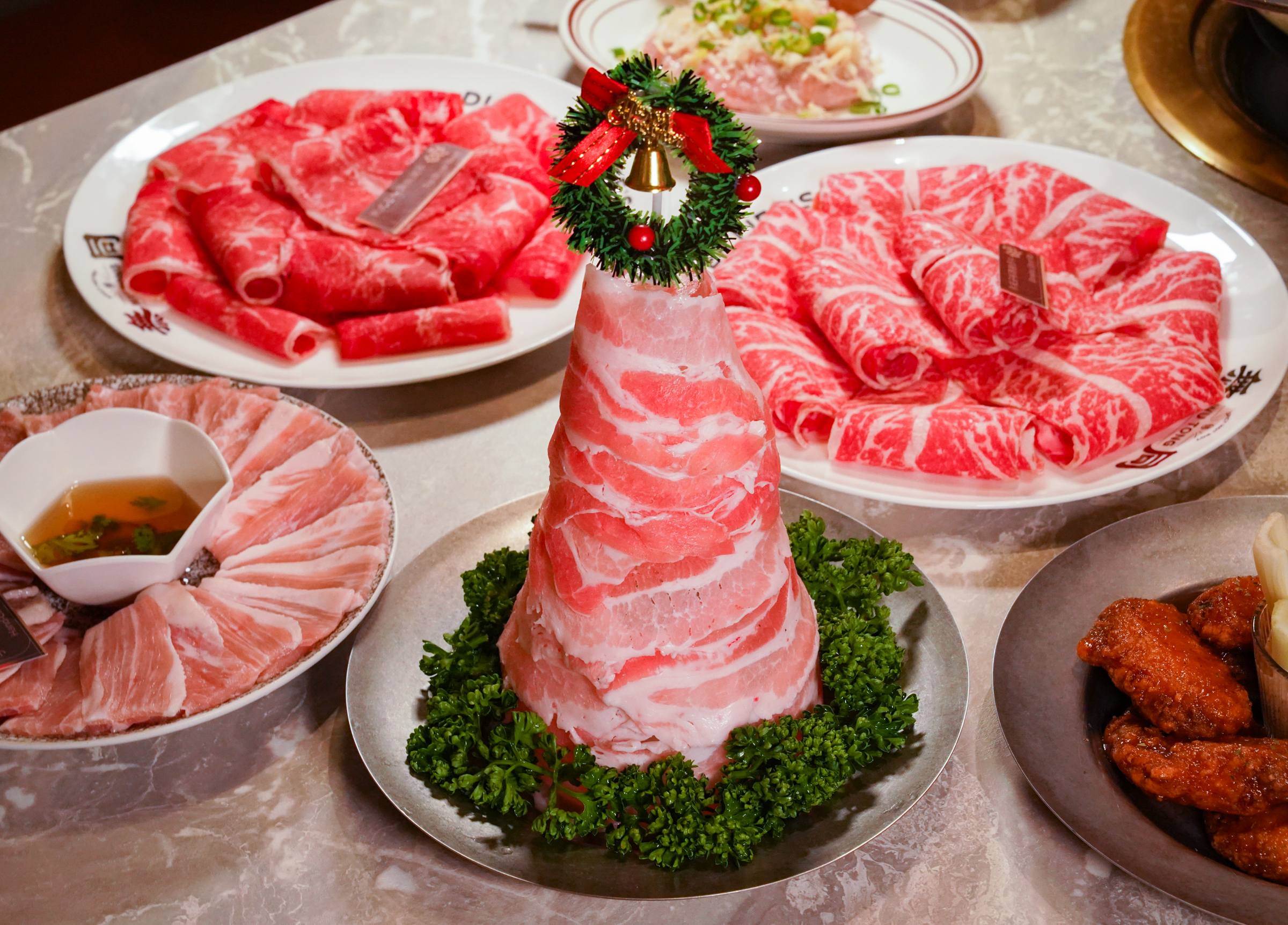 [高雄]無同麻辣鍋物-聚梧桐升級2.0!新堀江質感麻辣火鍋~必吃椒麻牛奶鍋、奶油蒜蝦鮭魚卵雜炊 @美食好芃友（芃芃）