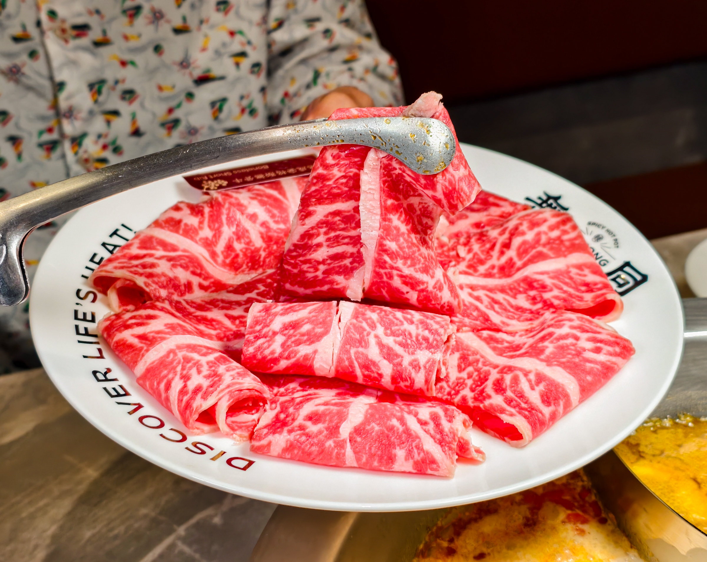 [高雄]無同麻辣鍋物-聚梧桐升級2.0!新堀江質感麻辣火鍋~必吃椒麻牛奶鍋、奶油蒜蝦鮭魚卵雜炊 @美食好芃友（芃芃）