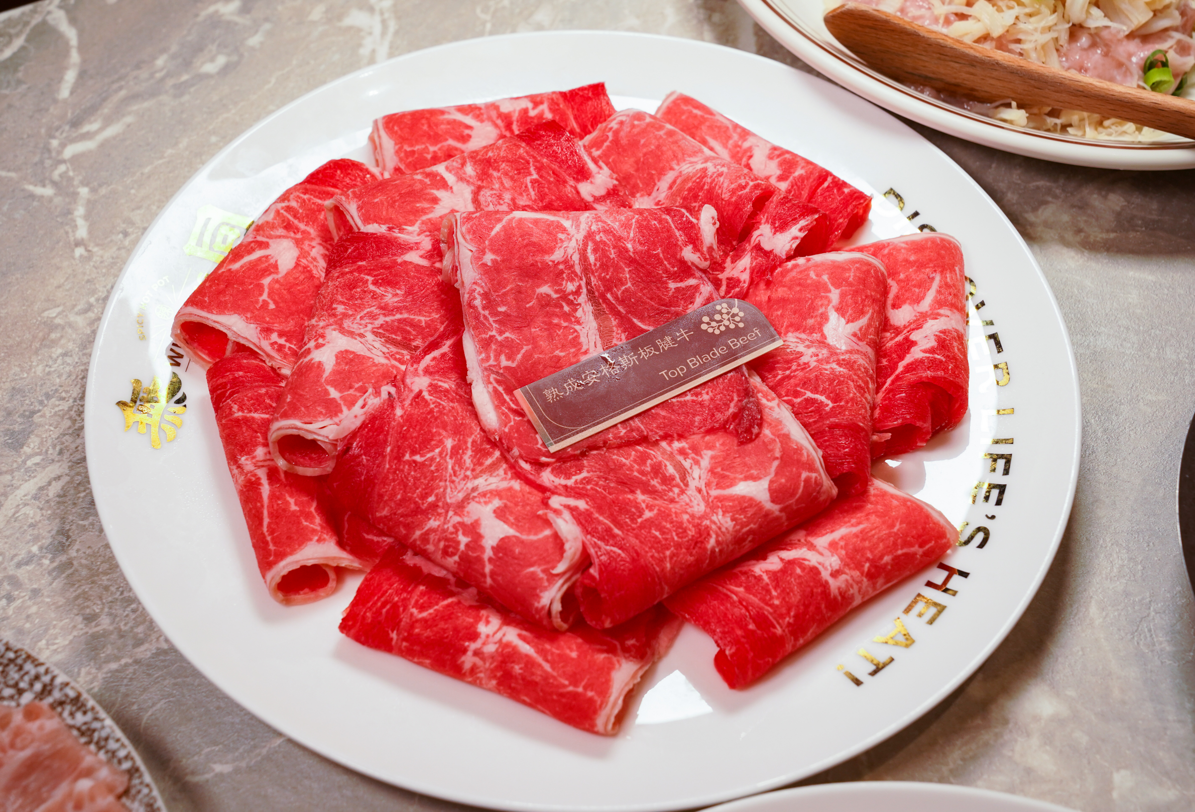 [高雄]無同麻辣鍋物-聚梧桐升級2.0!新堀江質感麻辣火鍋~必吃椒麻牛奶鍋、奶油蒜蝦鮭魚卵雜炊 @美食好芃友（芃芃）