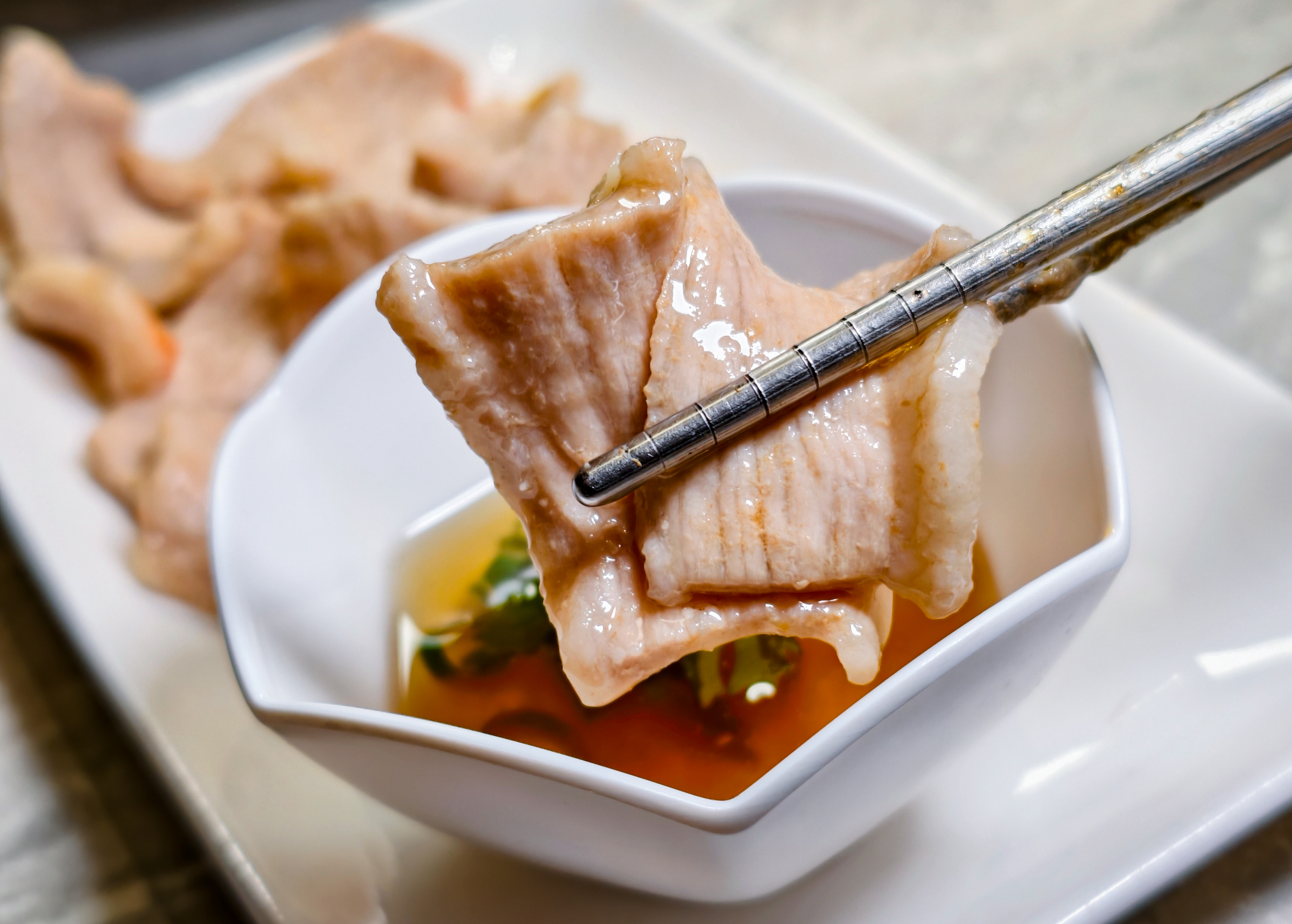 [高雄]無同麻辣鍋物-聚梧桐升級2.0!新堀江質感麻辣火鍋~必吃椒麻牛奶鍋、奶油蒜蝦鮭魚卵雜炊 @美食好芃友（芃芃）