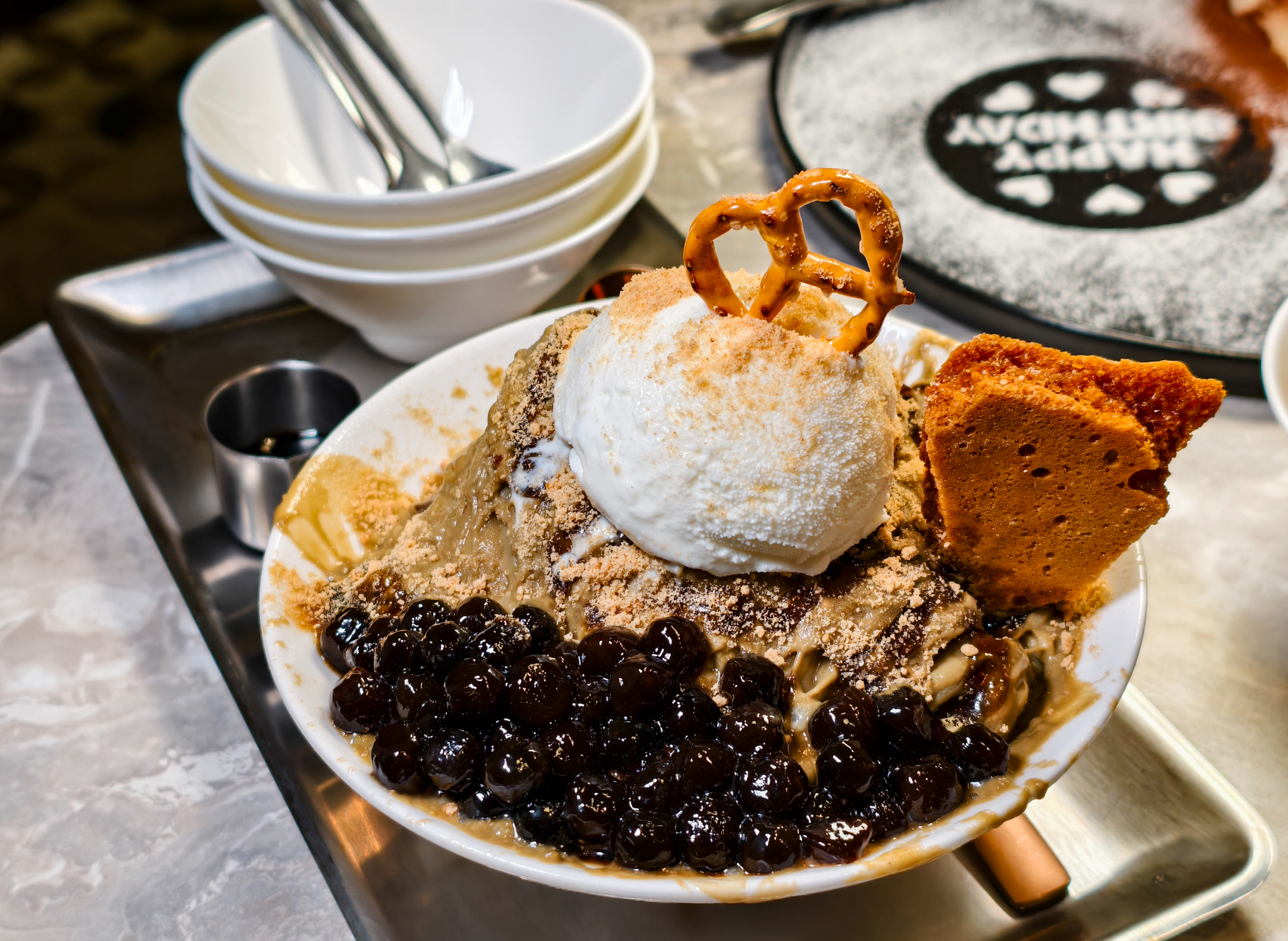 [高雄]無同麻辣鍋物-聚梧桐升級2.0!新堀江質感麻辣火鍋~必吃椒麻牛奶鍋、奶油蒜蝦鮭魚卵雜炊 @美食好芃友（芃芃）