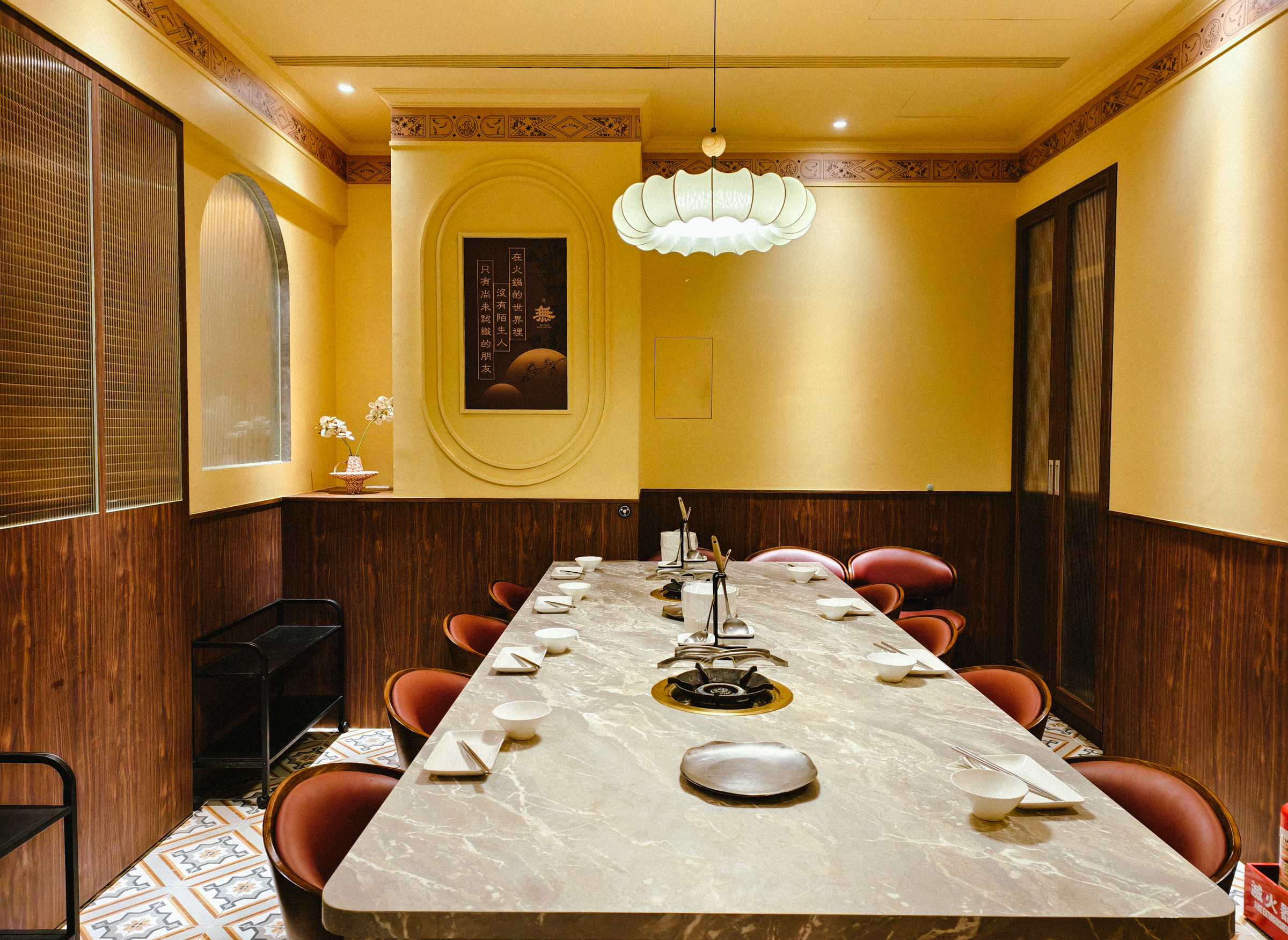 [高雄]無同麻辣鍋物-聚梧桐升級2.0!新堀江質感麻辣火鍋~必吃椒麻牛奶鍋、奶油蒜蝦鮭魚卵雜炊 @美食好芃友（芃芃）