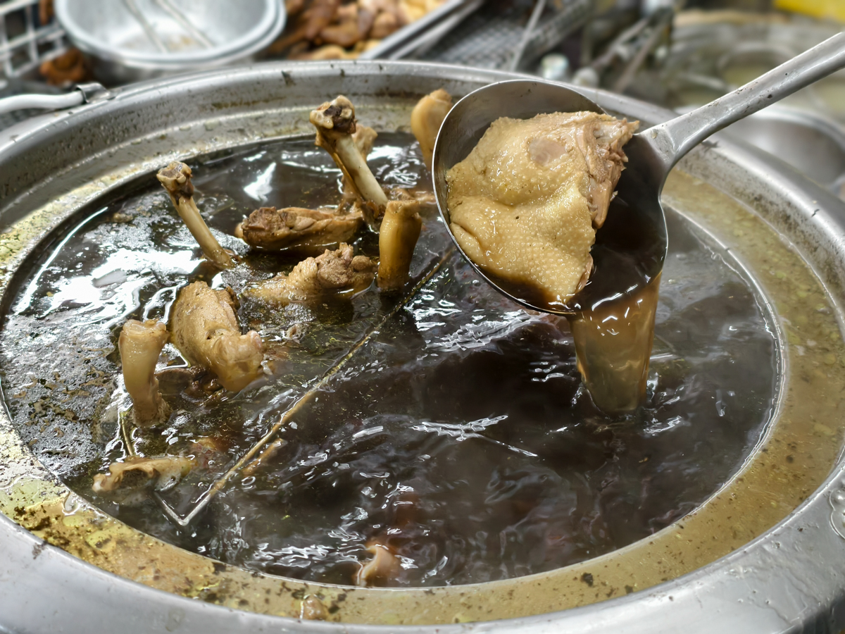 [高雄]鵝鴨莊-後驛低調40年高雄鴨肉老店!美鳳姐也來過~鴨肉切盤、鴨肉拌麵、當歸鴨必點! @美食好芃友（芃芃）