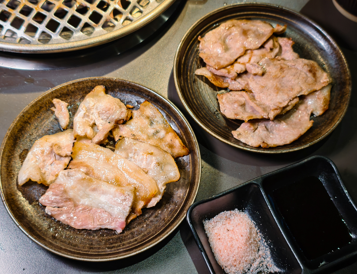 [高雄]伊氣燒肉-建工商圈超夯高雄燒肉!298元起超值特餐燒肉拼盤超划算~ @美食好芃友（芃芃）