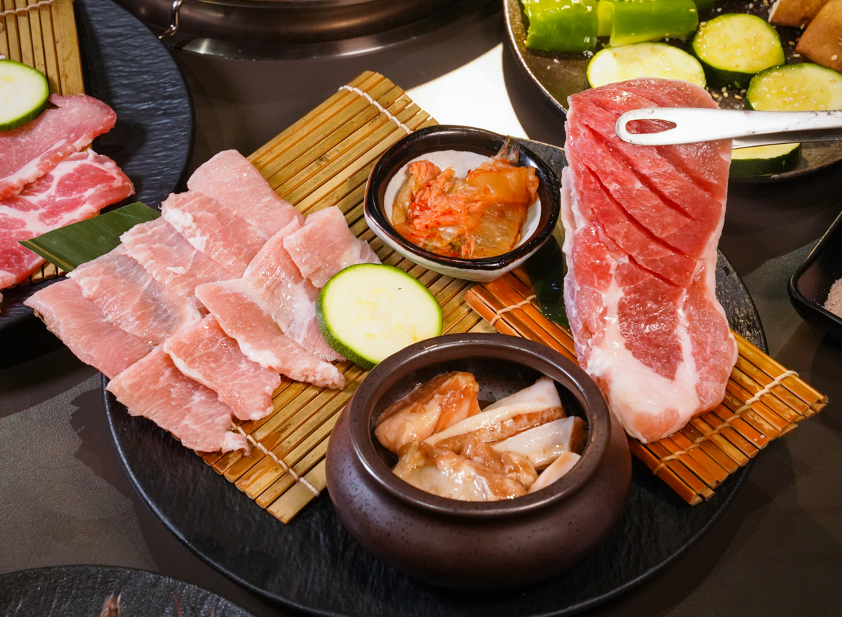 [高雄]伊氣燒肉-建工商圈超夯高雄燒肉!298元起超值特餐燒肉拼盤超划算~ @美食好芃友（芃芃）