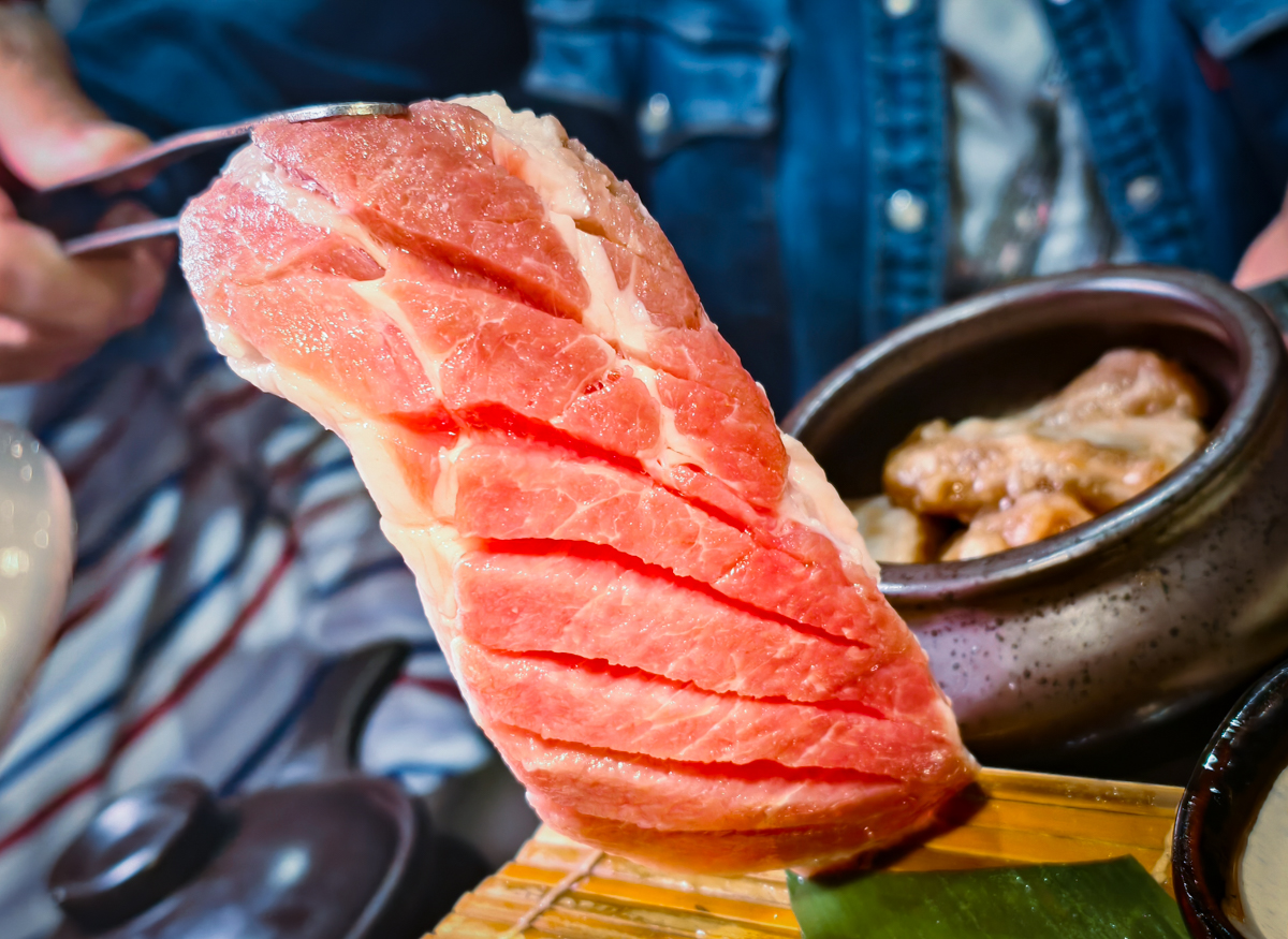 [高雄]伊氣燒肉-建工商圈超夯高雄燒肉!298元起超值特餐燒肉拼盤超划算~ @美食好芃友（芃芃）