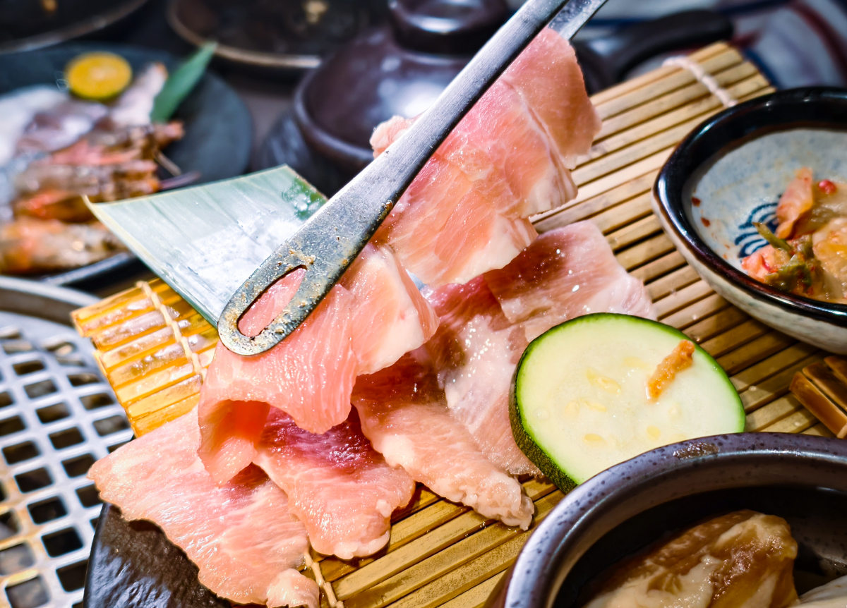 [高雄]伊氣燒肉-建工商圈超夯高雄燒肉!298元起超值特餐燒肉拼盤超划算~ @美食好芃友（芃芃）