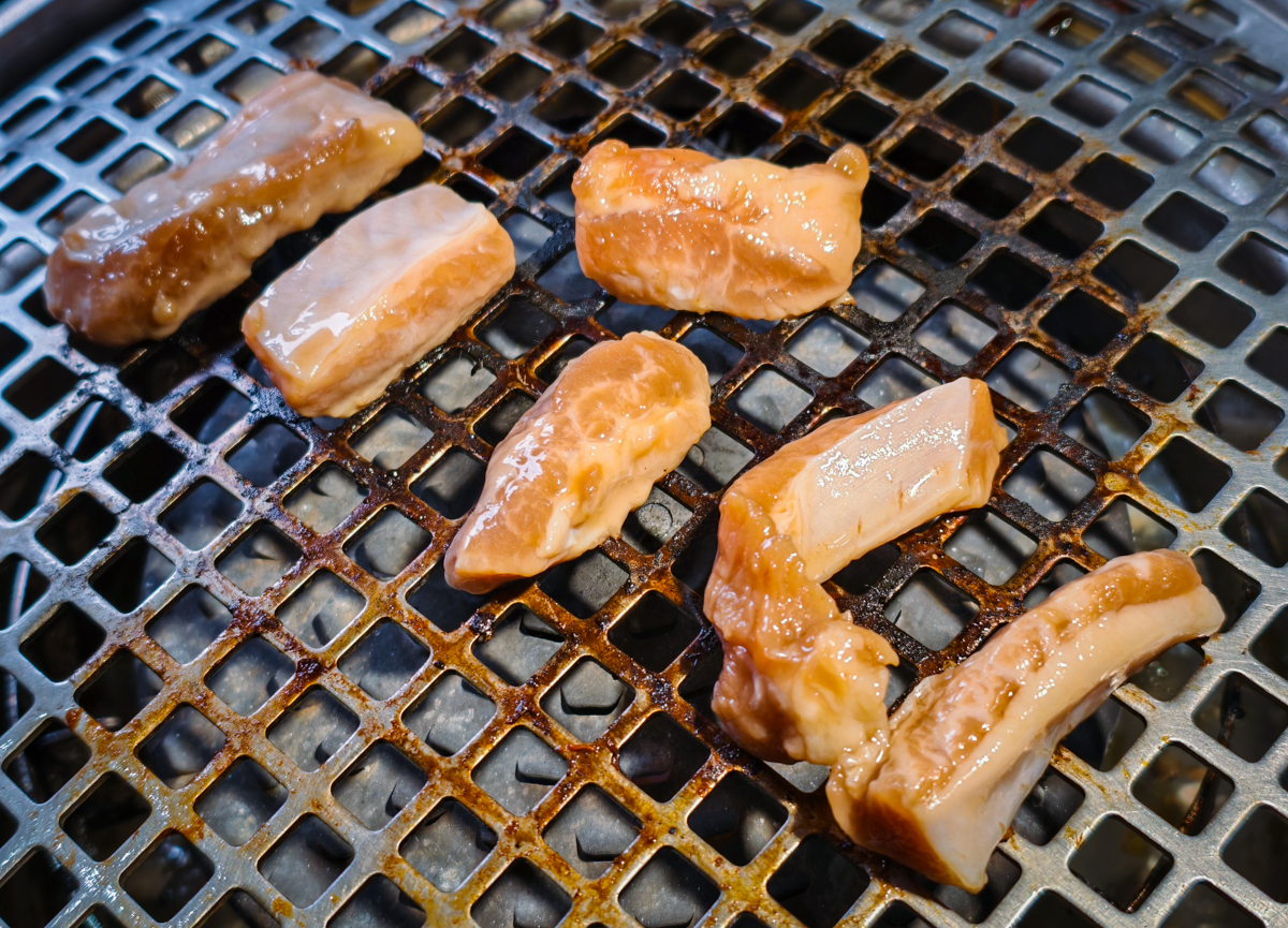 [高雄]伊氣燒肉-建工商圈超夯高雄燒肉!298元起超值特餐燒肉拼盤超划算~ @美食好芃友（芃芃）