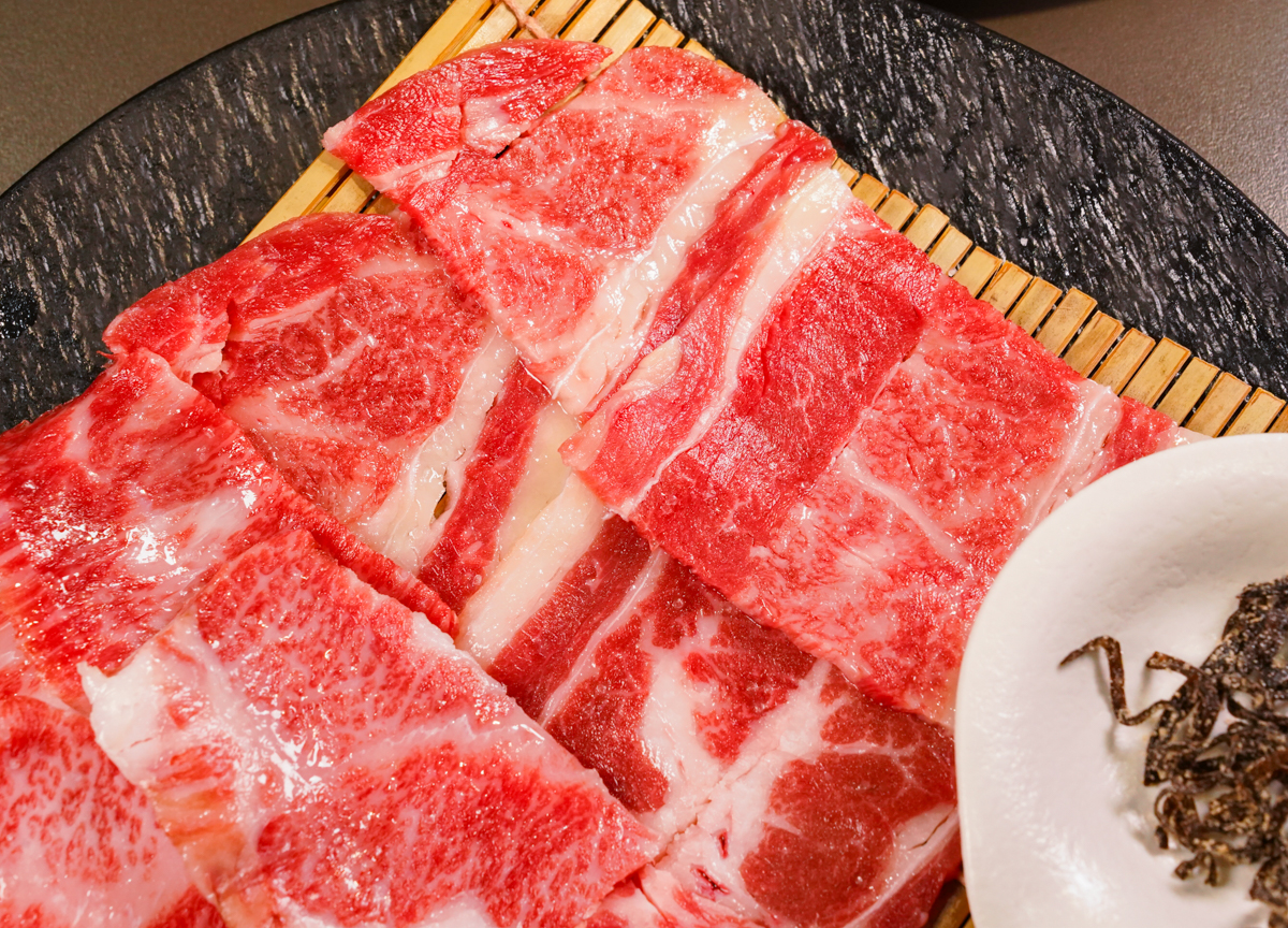 [高雄]伊氣燒肉-建工商圈超夯高雄燒肉!298元起超值特餐燒肉拼盤超划算~ @美食好芃友（芃芃）