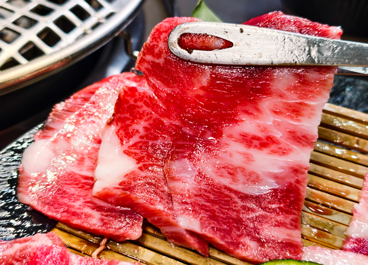 [高雄]伊氣燒肉-建工商圈超夯高雄燒肉!298元起超值特餐燒肉拼盤超划算~ @美食好芃友（芃芃）