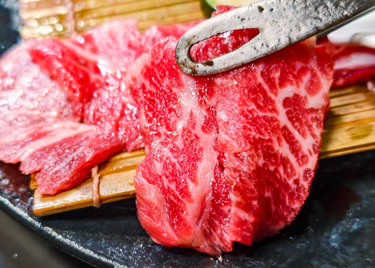 [高雄]伊氣燒肉-建工商圈超夯高雄燒肉!298元起超值特餐燒肉拼盤超划算~ @美食好芃友（芃芃）