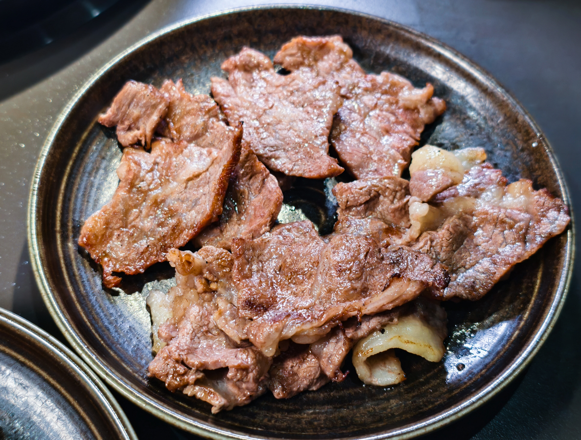 [高雄]伊氣燒肉-建工商圈超夯高雄燒肉!298元起超值特餐燒肉拼盤超划算~ @美食好芃友（芃芃）