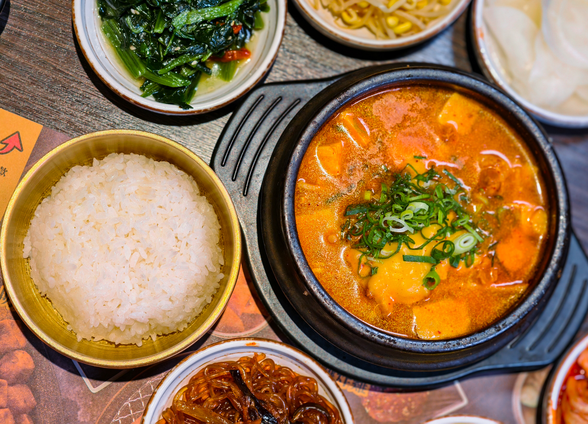 [高雄]玉豆腐-最划算高雄韓式豆腐煲!8樣小菜無限吃~商業午餐268元豆腐煲超划算! @美食好芃友（芃芃）