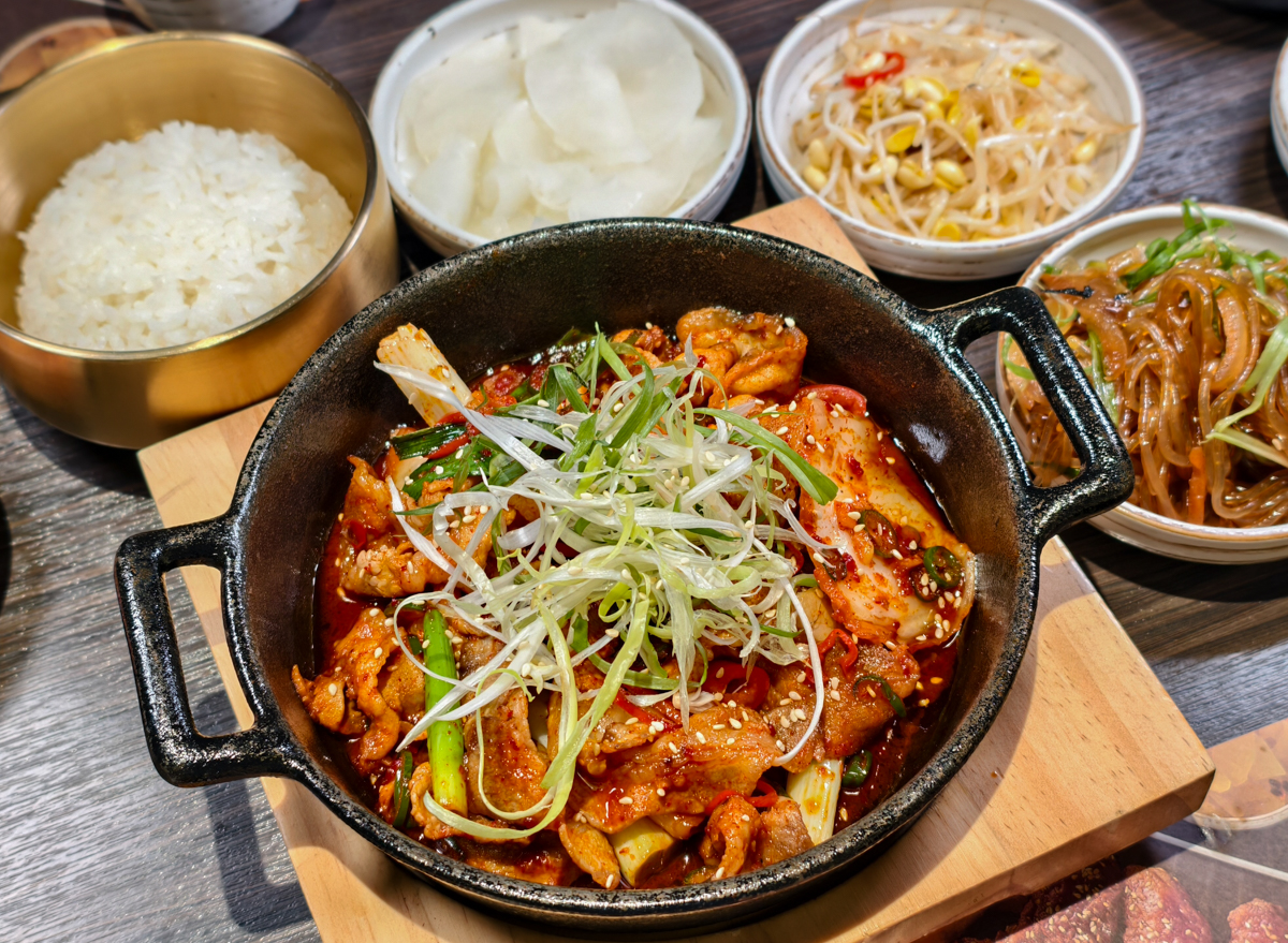 [高雄]玉豆腐-最划算高雄韓式豆腐煲!8樣小菜無限吃~商業午餐268元豆腐煲超划算! @美食好芃友（芃芃）