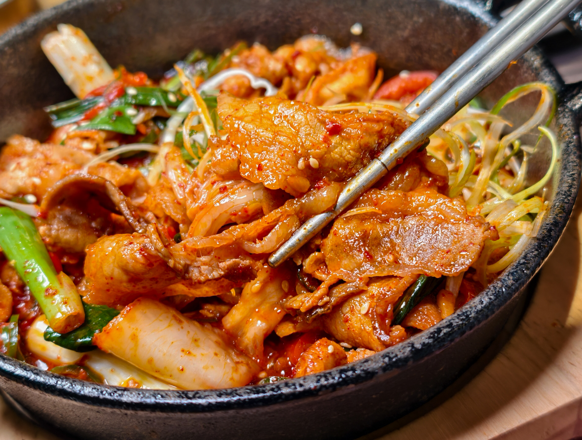 [高雄]玉豆腐-最划算高雄韓式豆腐煲!8樣小菜無限吃~商業午餐268元豆腐煲超划算! @美食好芃友（芃芃）