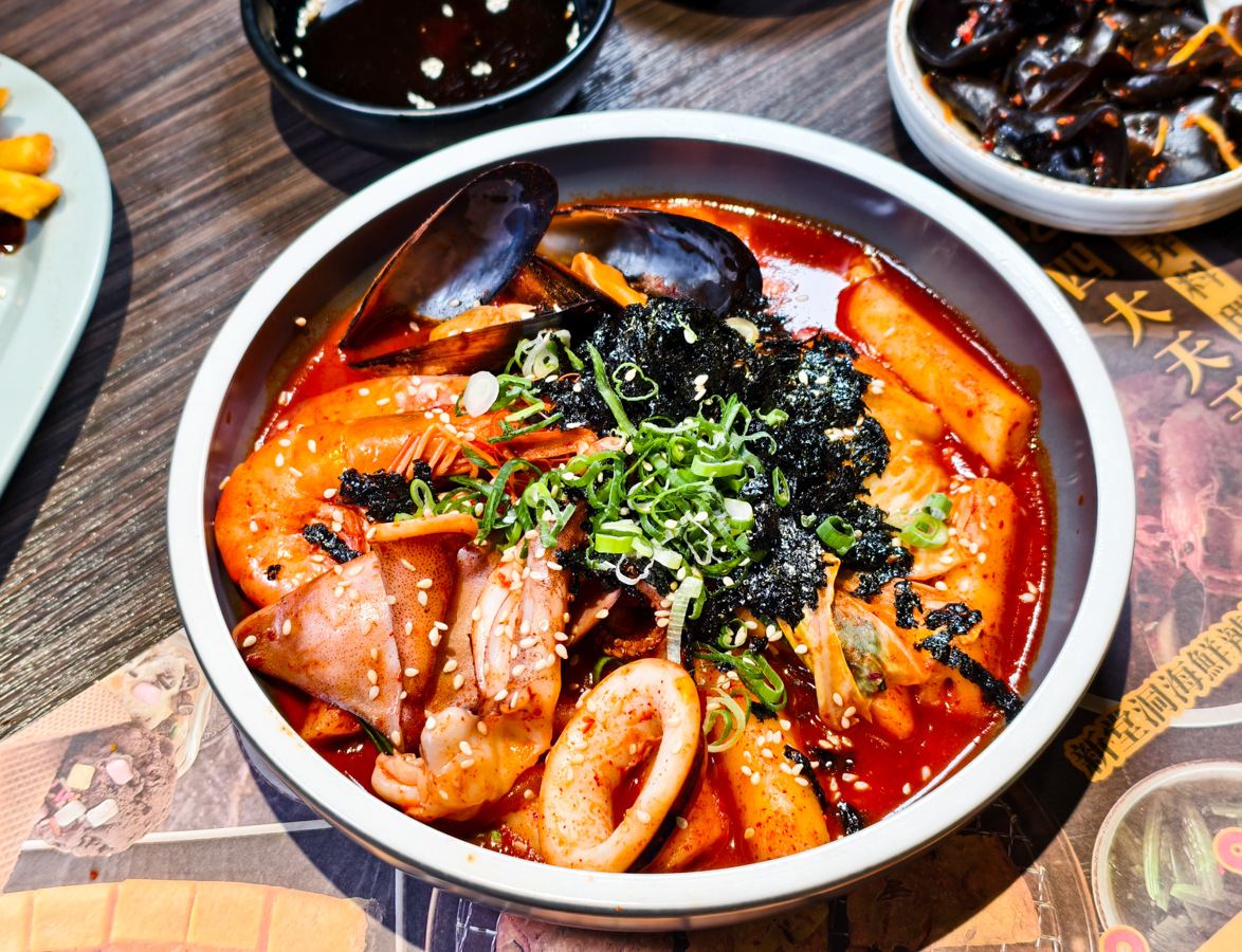 [高雄]玉豆腐-最划算高雄韓式豆腐煲!8樣小菜無限吃~商業午餐268元豆腐煲超划算! @美食好芃友（芃芃）