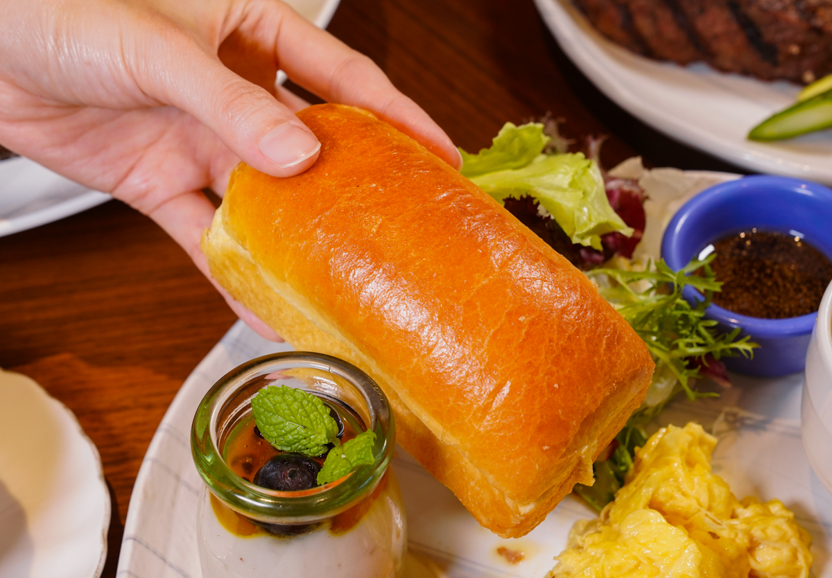 [高雄]高雄圓山秘境餐酒館-果嶺旁秘境高雄早午餐!人人都可來的湖景總統套房!! @美食好芃友（芃芃）