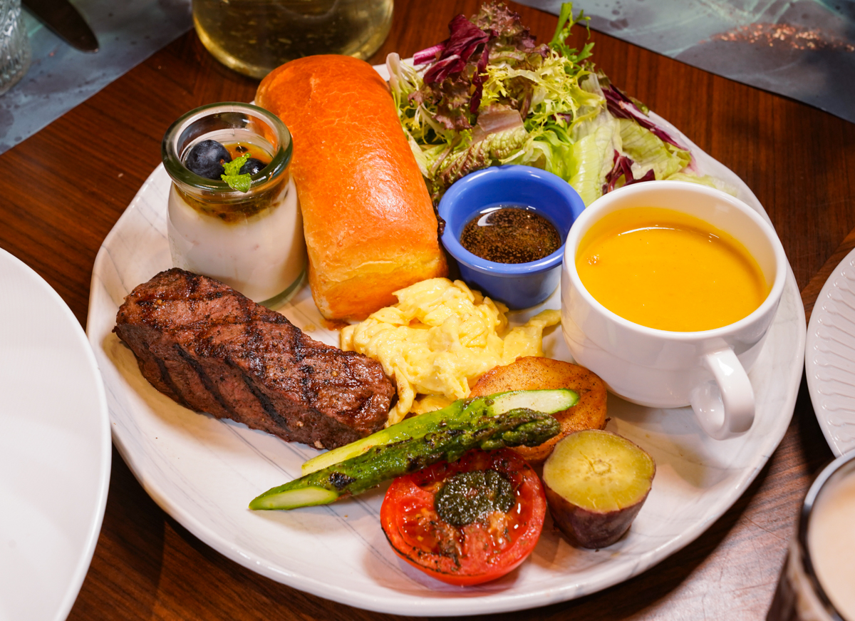 [高雄]高雄圓山秘境餐酒館-果嶺旁秘境高雄早午餐!人人都可來的湖景總統套房!! @美食好芃友（芃芃）