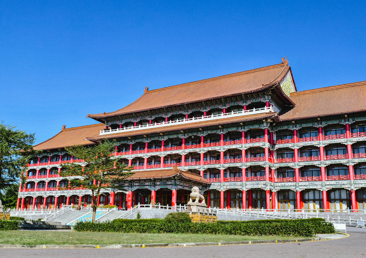 [高雄]高雄圓山秘境餐酒館-果嶺旁秘境高雄早午餐!人人都可來的湖景總統套房!! @美食好芃友（芃芃）