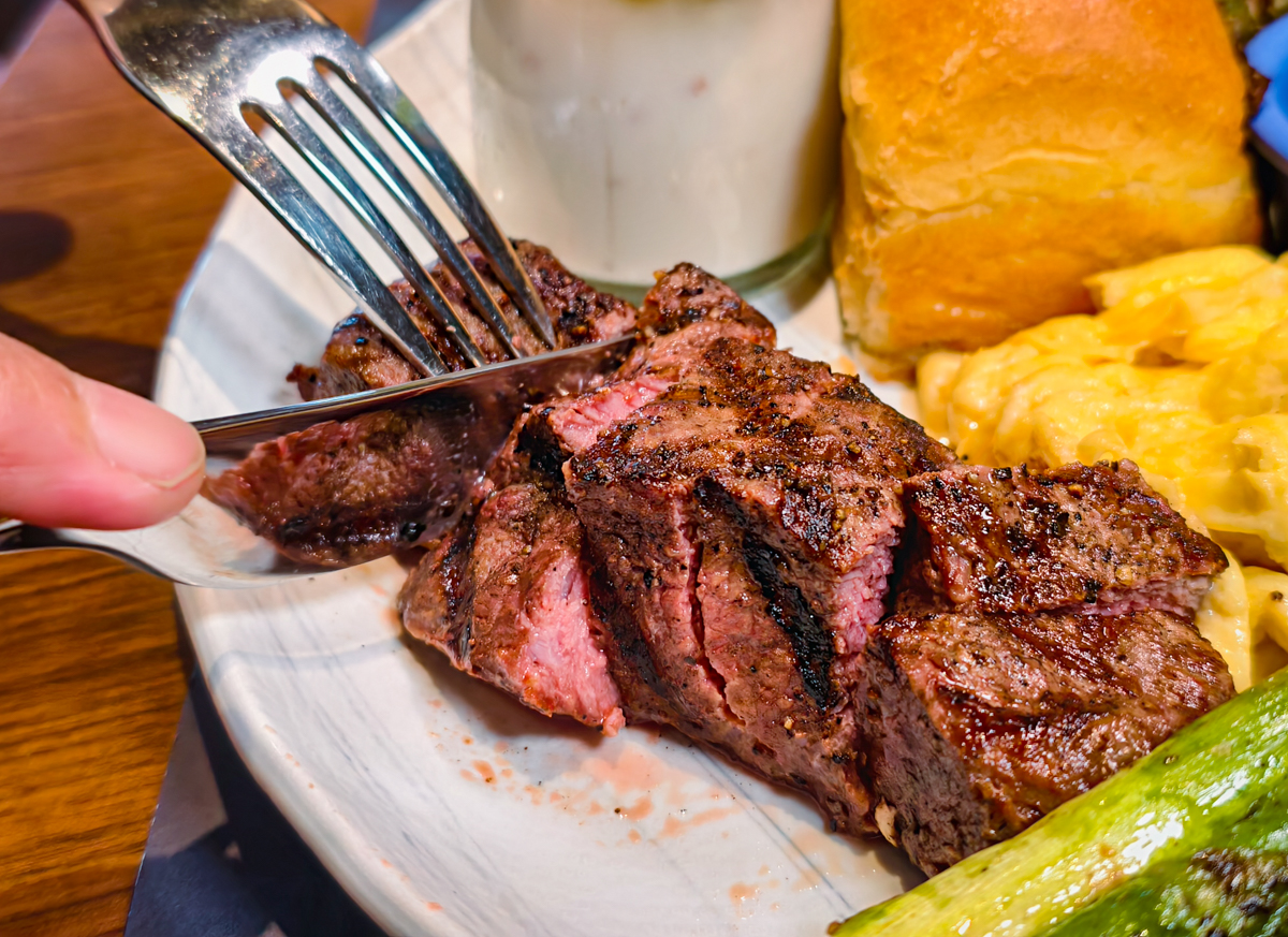 [高雄]高雄圓山秘境餐酒館-果嶺旁秘境高雄早午餐!人人都可來的湖景總統套房!! @美食好芃友（芃芃）