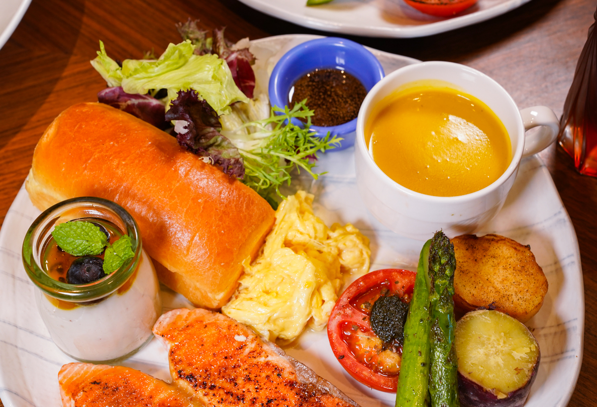 [高雄]高雄圓山秘境餐酒館-果嶺旁秘境高雄早午餐!人人都可來的湖景總統套房!! @美食好芃友（芃芃）