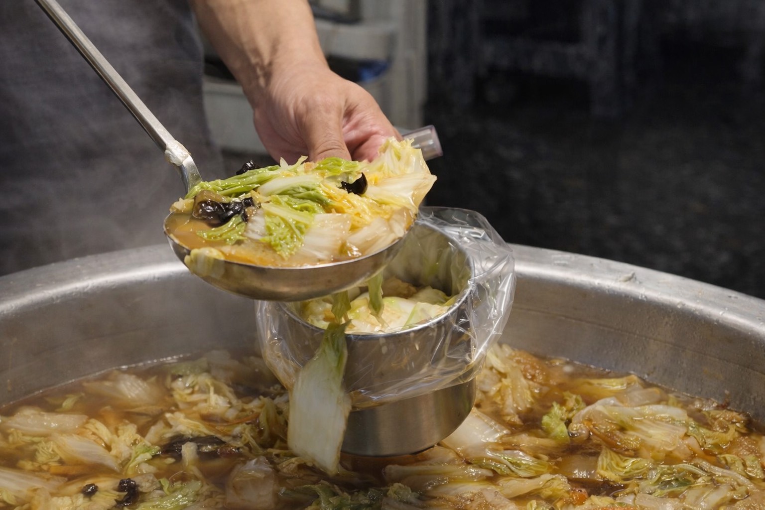 [高雄]大俠手路菜-楠梓德民黃昏市場必吃!現炒白菜滷x平價好吃麻油雞飯 @美食好芃友（芃芃）