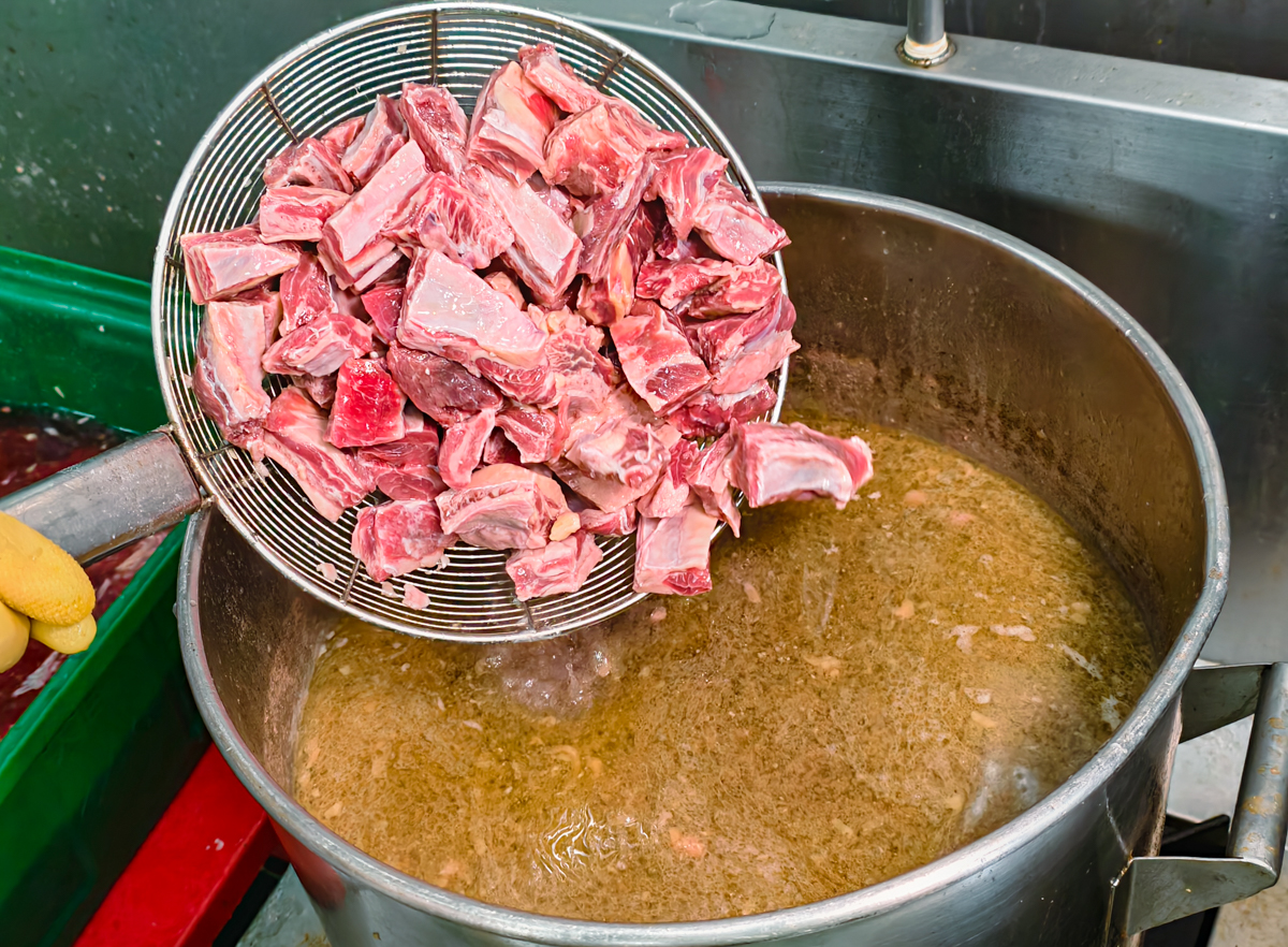 [高雄]史家庄清燉牛肉湯- 家傳50年清燉牛肉湯!膽滿大塊手切牛腩~火鍋湯底料理一包搞定 @美食好芃友（芃芃）