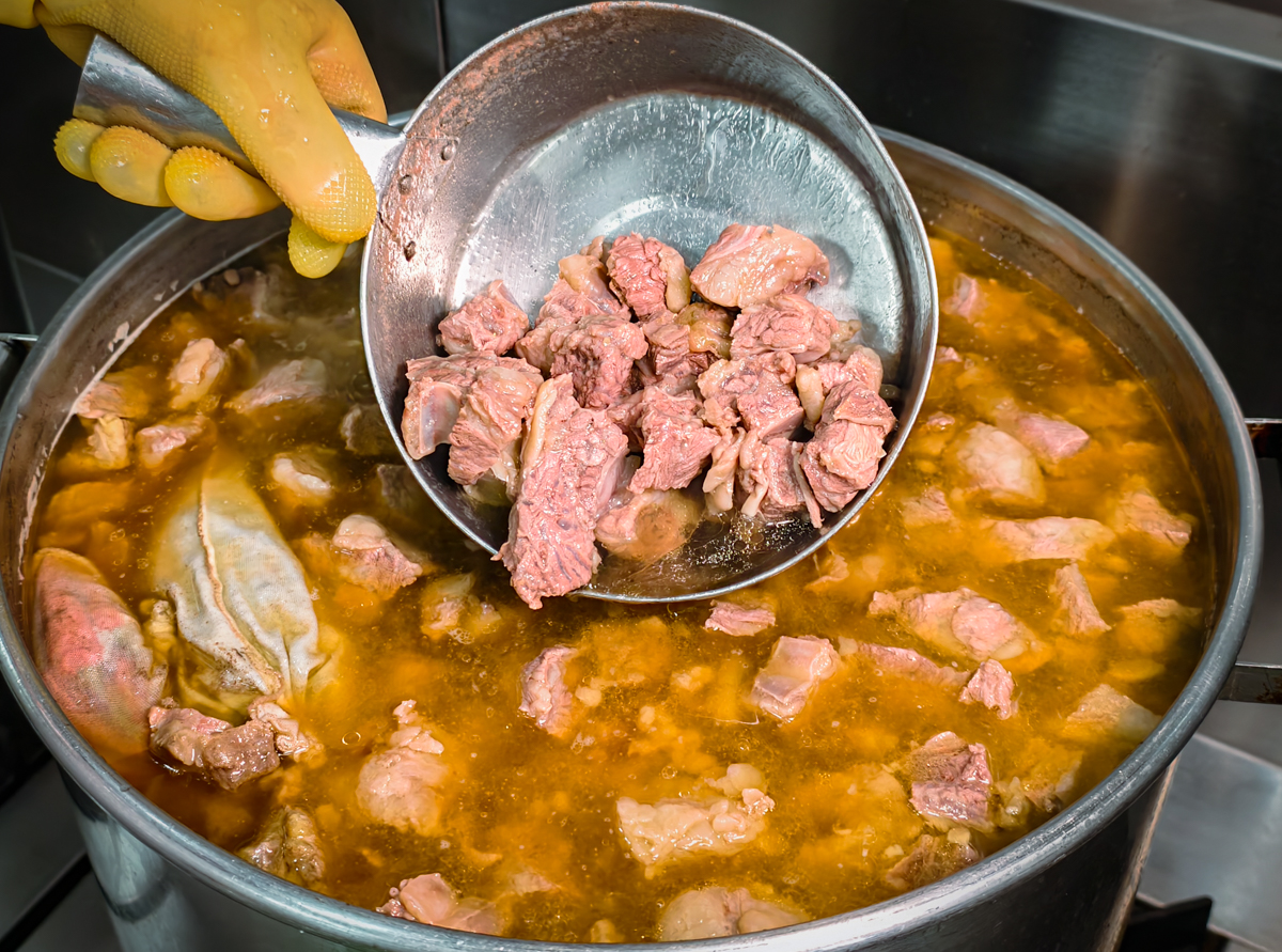 [高雄]丫娥東港海鮮飯湯-豪爽東港大姐家鄉味!鮪魚海鮮料爆出來海鮮飯湯 @美食好芃友（芃芃）