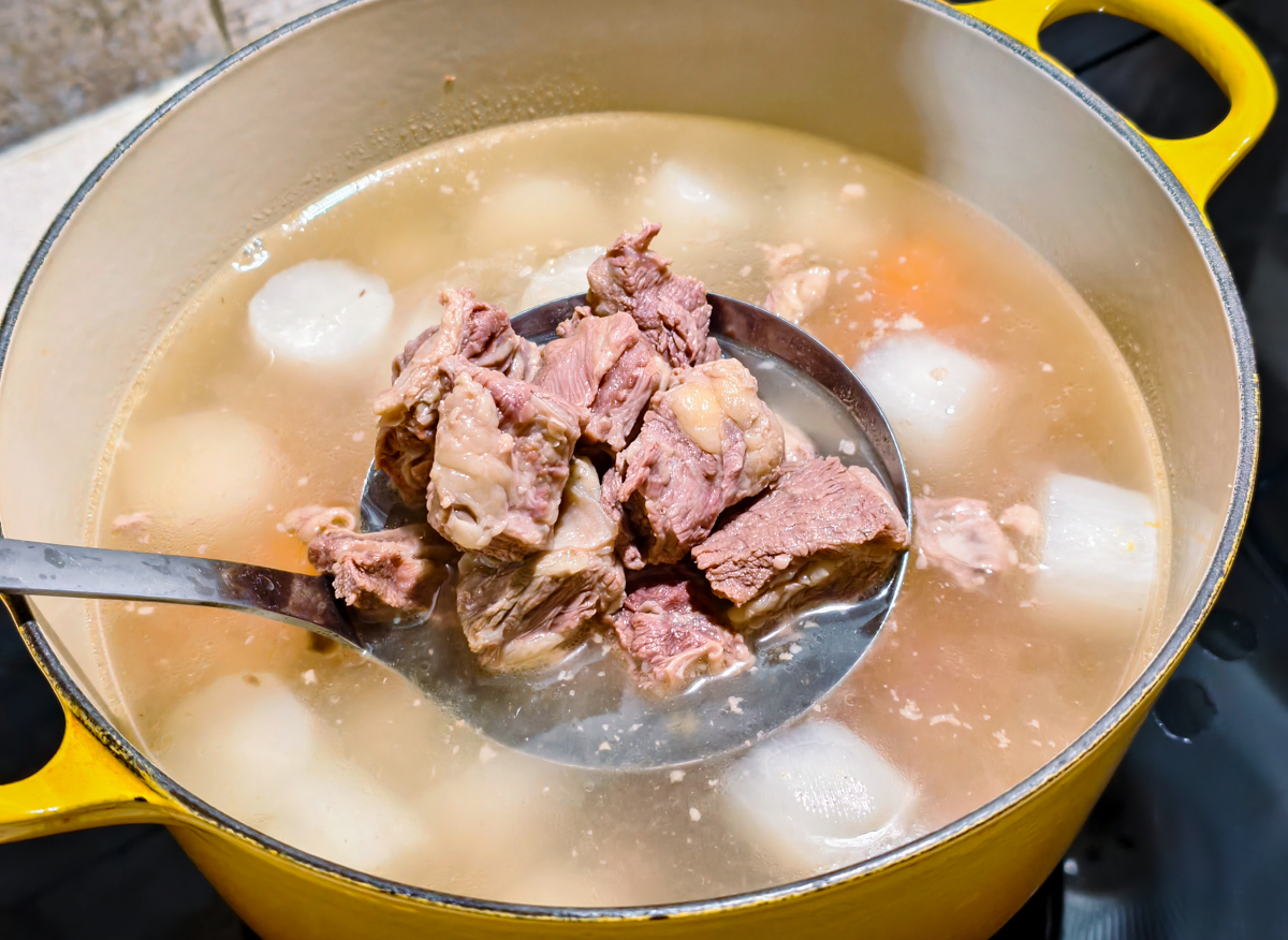 [高雄]史家庄清燉牛肉湯- 家傳50年清燉牛肉湯!膽滿大塊手切牛腩~火鍋湯底料理一包搞定 @美食好芃友（芃芃）