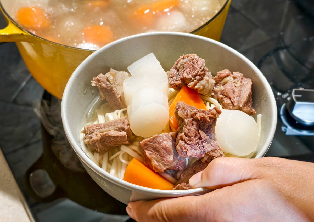 [高雄]史家庄清燉牛肉湯- 家傳50年清燉牛肉湯!膽滿大塊手切牛腩~火鍋湯底料理一包搞定 @美食好芃友（芃芃）