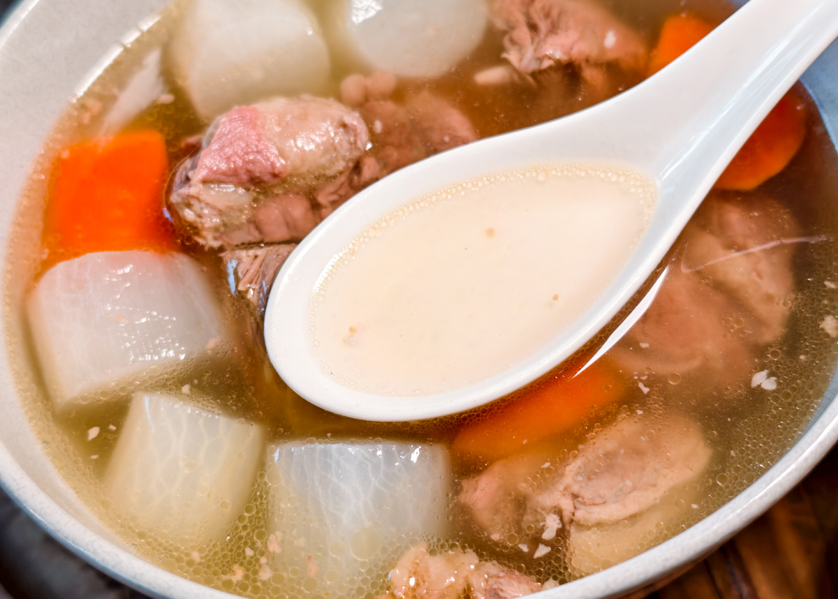 [高雄]史家庄清燉牛肉湯- 家傳50年清燉牛肉湯!膽滿大塊手切牛腩~火鍋湯底料理一包搞定 @美食好芃友（芃芃）