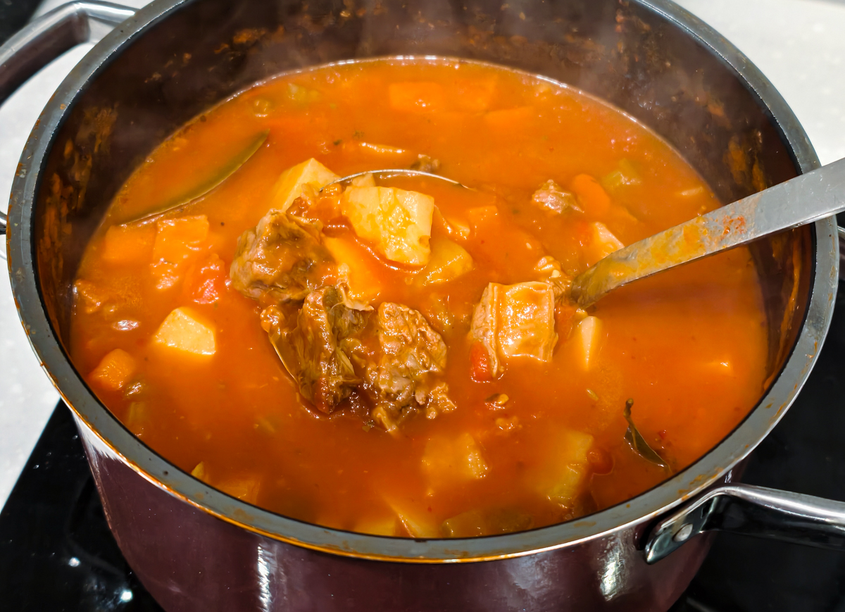 [高雄]史家庄清燉牛肉湯- 家傳50年清燉牛肉湯!膽滿大塊手切牛腩~火鍋湯底料理一包搞定 @美食好芃友（芃芃）