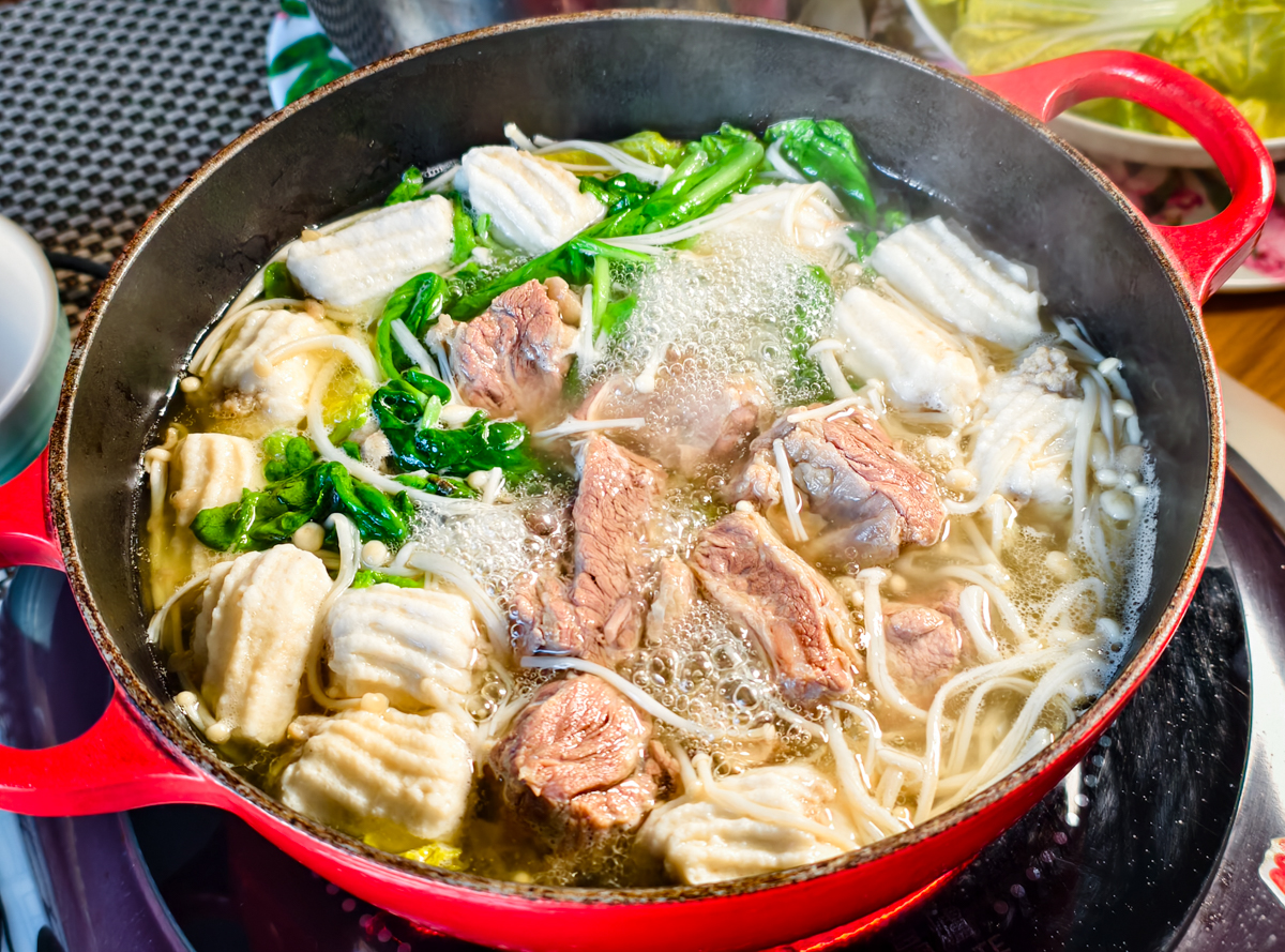 [高雄]史家庄清燉牛肉湯- 家傳50年清燉牛肉湯!膽滿大塊手切牛腩~火鍋湯底料理一包搞定 @美食好芃友（芃芃）