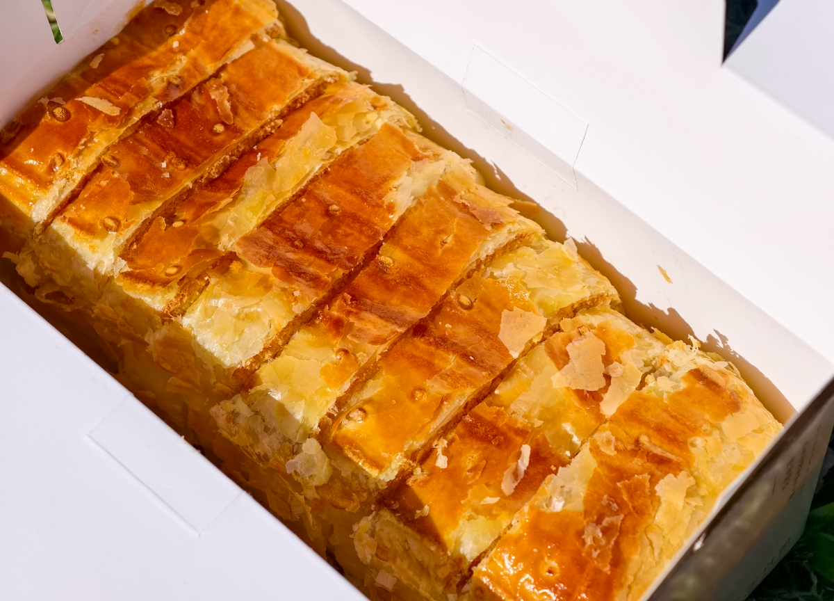 [台北]70年台北老店出爐秒殺「現烤起酥蛋糕」!超大一條只要$150!大黑松小倆口博愛門市限定 @美食好芃友（芃芃）