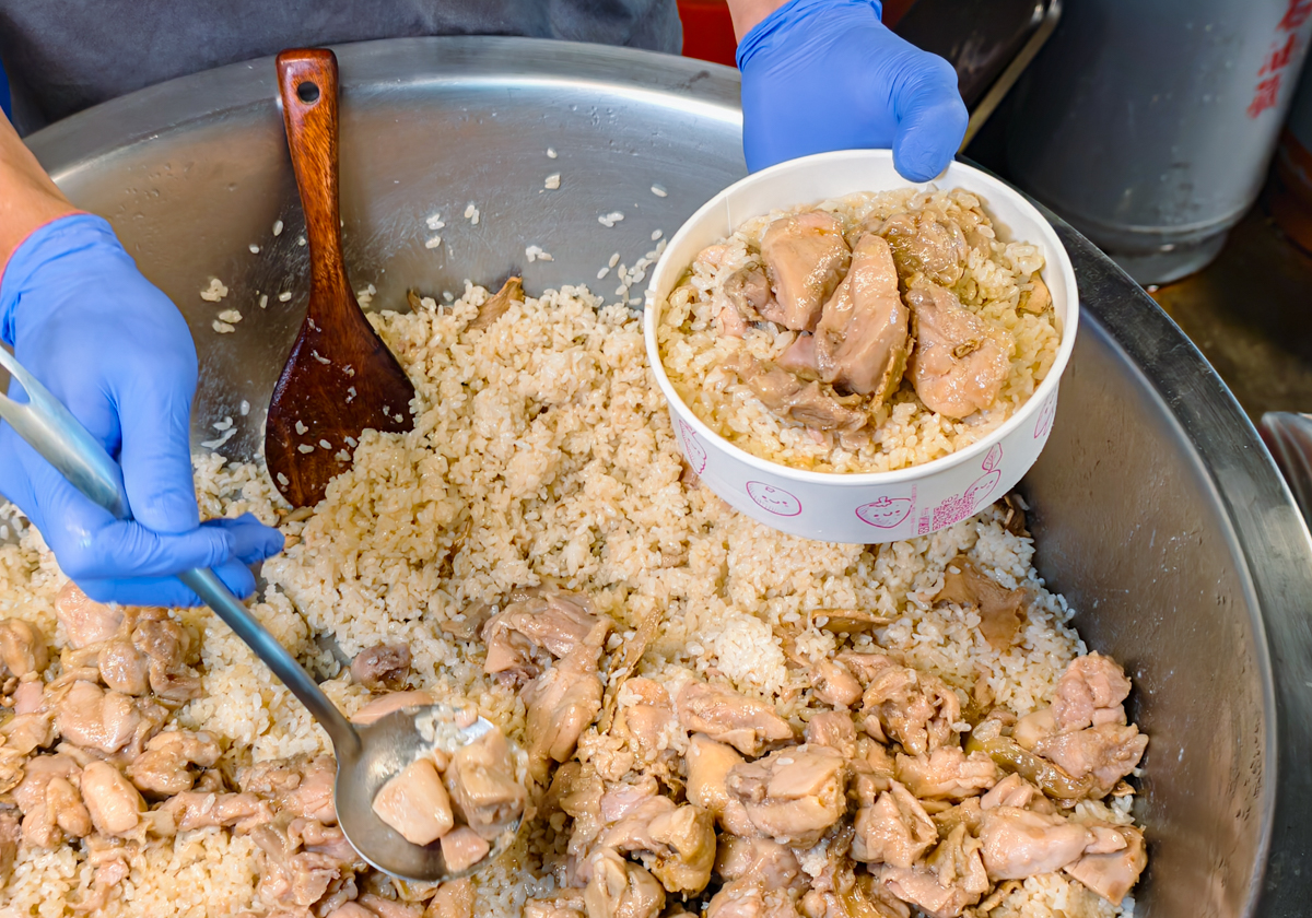 [高雄]大俠手路菜-楠梓德民黃昏市場必吃!現炒白菜滷x平價好吃麻油雞飯 @美食好芃友（芃芃）