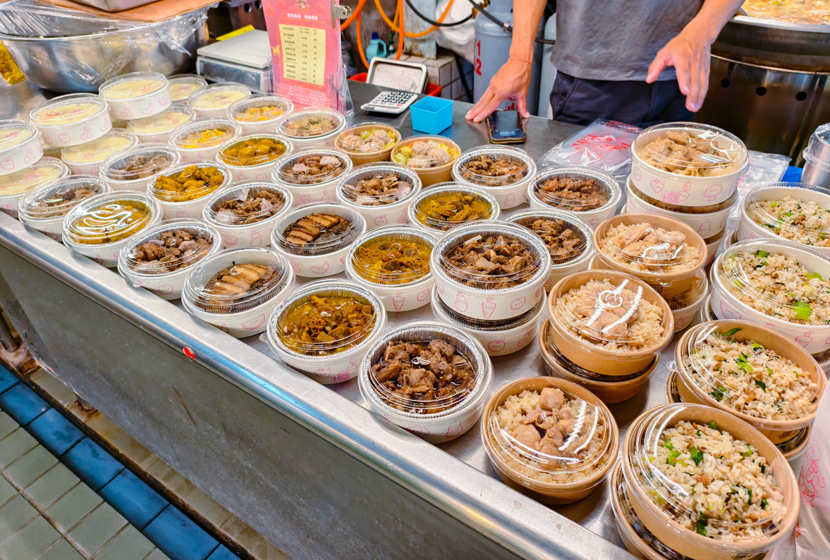 [高雄]大俠手路菜-楠梓德民黃昏市場必吃!現炒白菜滷x平價好吃麻油雞飯 @美食好芃友（芃芃）