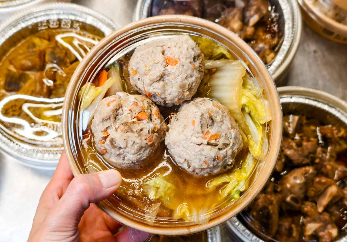 [高雄]大俠手路菜-楠梓德民黃昏市場必吃!現炒白菜滷x平價好吃麻油雞飯 @美食好芃友（芃芃）