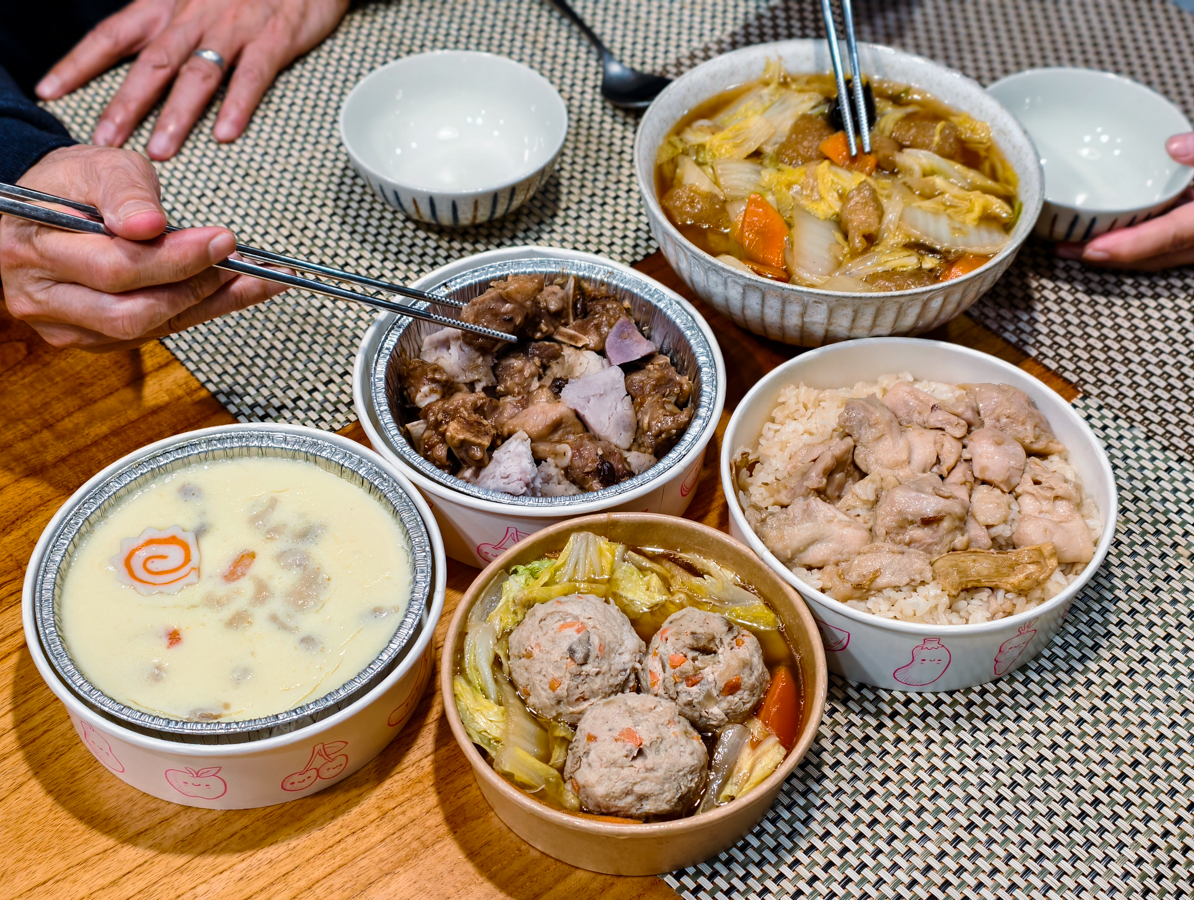 [高雄]大俠手路菜-楠梓德民黃昏市場必吃!現炒白菜滷x平價好吃麻油雞飯 @美食好芃友（芃芃）