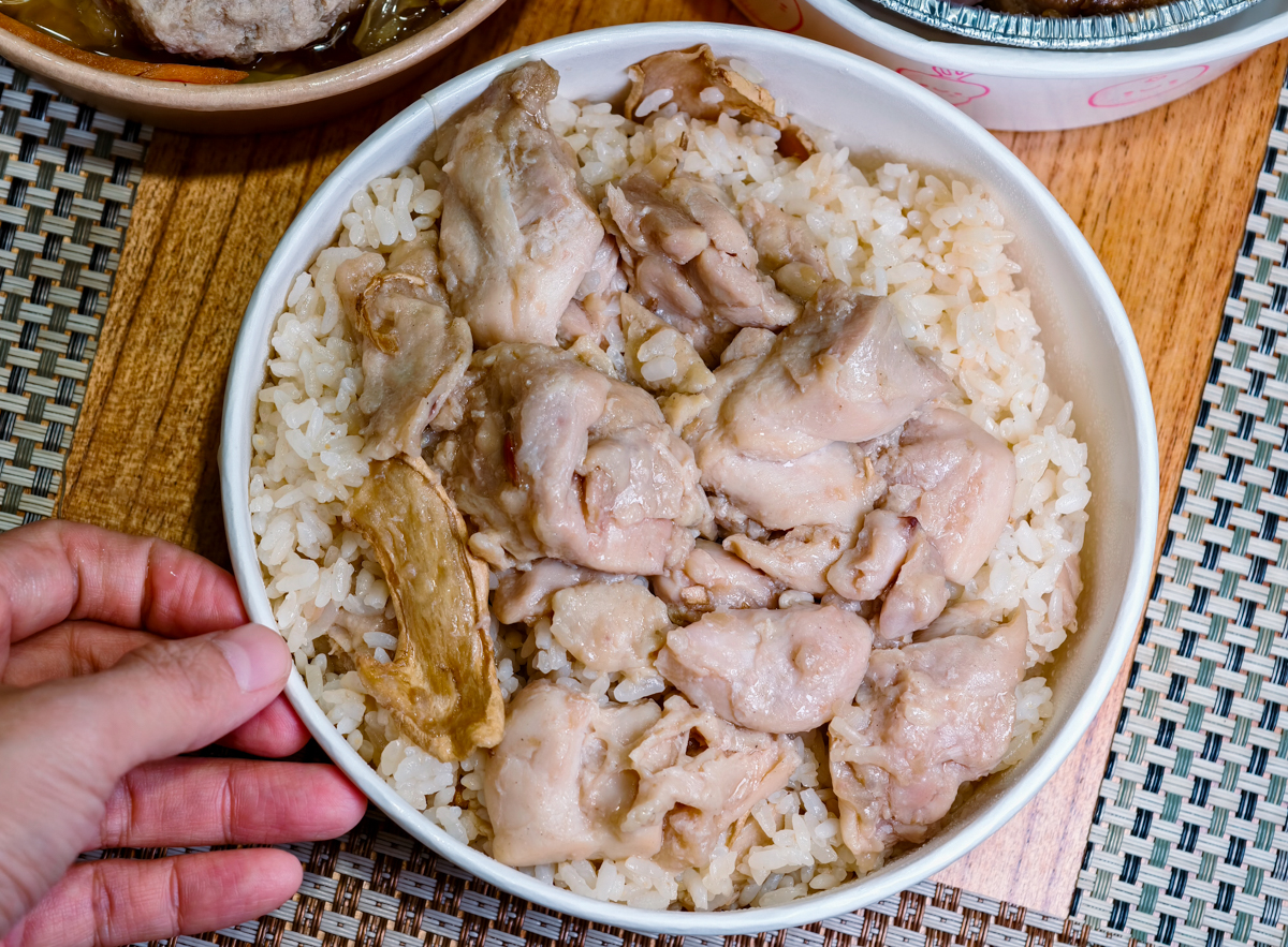 [高雄]大俠手路菜-楠梓德民黃昏市場必吃!現炒白菜滷x平價好吃麻油雞飯 @美食好芃友（芃芃）