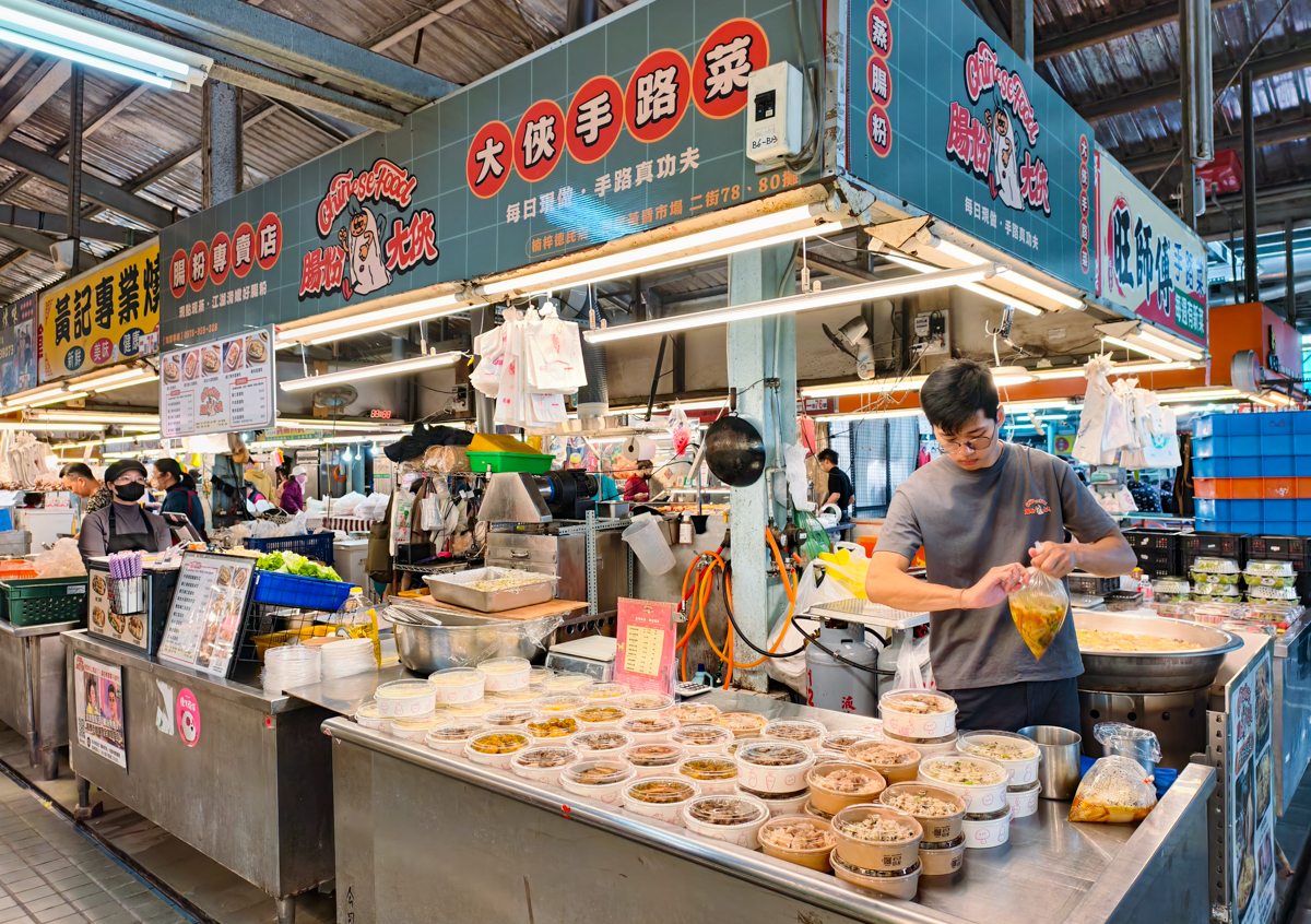 [高雄]大俠手路菜-楠梓德民黃昏市場必吃!現炒白菜滷x平價好吃麻油雞飯 @美食好芃友（芃芃）