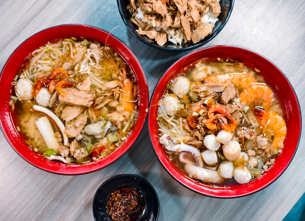 [高雄]丫娥東港海鮮飯湯-豪爽東港大姐家鄉味!鮪魚海鮮料爆出來海鮮飯湯 @美食好芃友（芃芃）