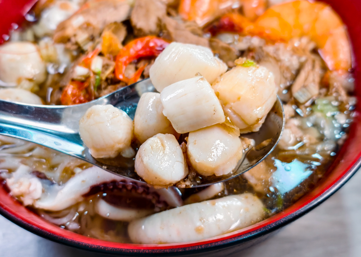 [高雄]丫娥東港海鮮飯湯-豪爽東港大姐家鄉味!鮪魚海鮮料爆出來海鮮飯湯 @美食好芃友（芃芃）